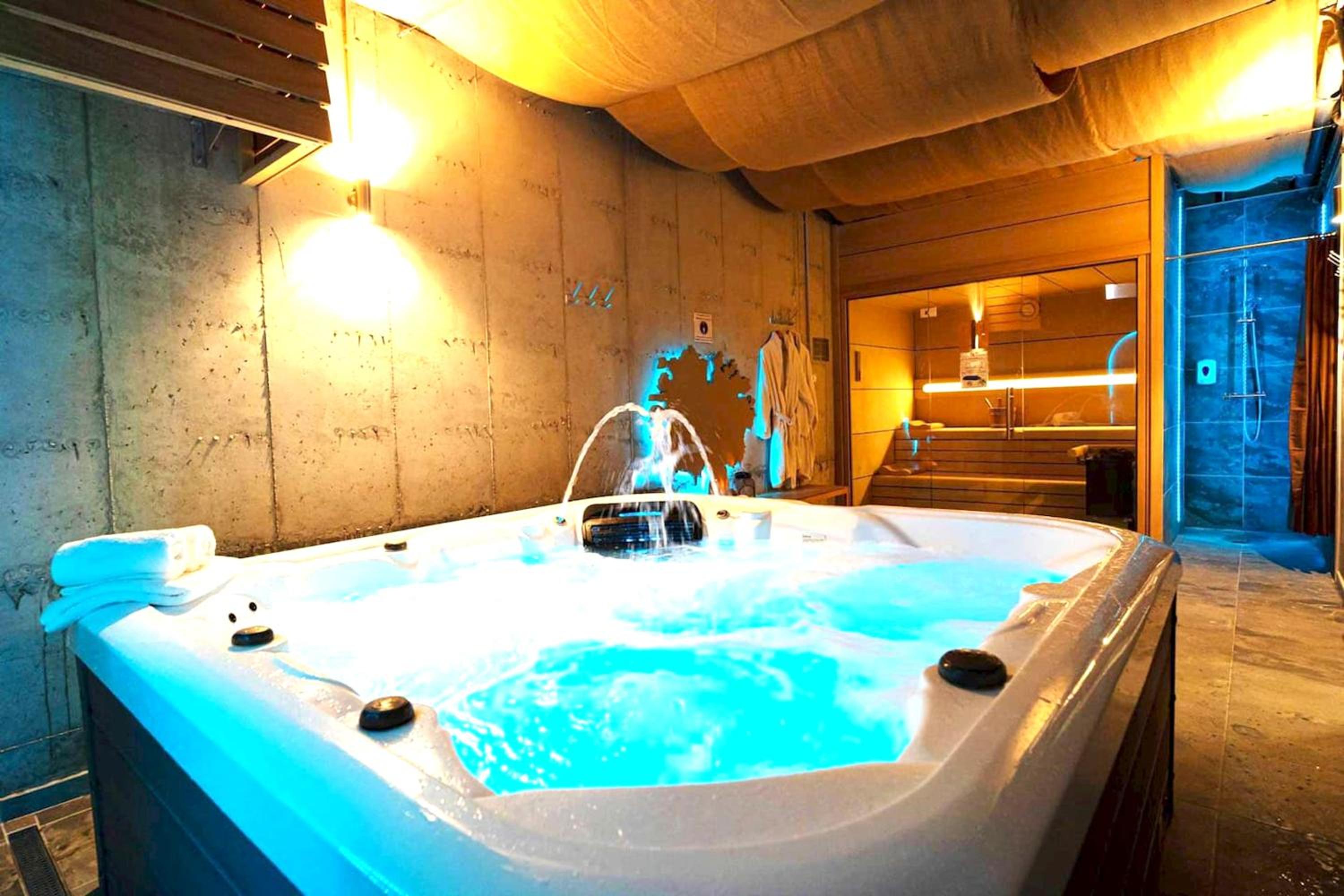 Spacious Villa in Vinaixa with Pool and Jacuzzi
