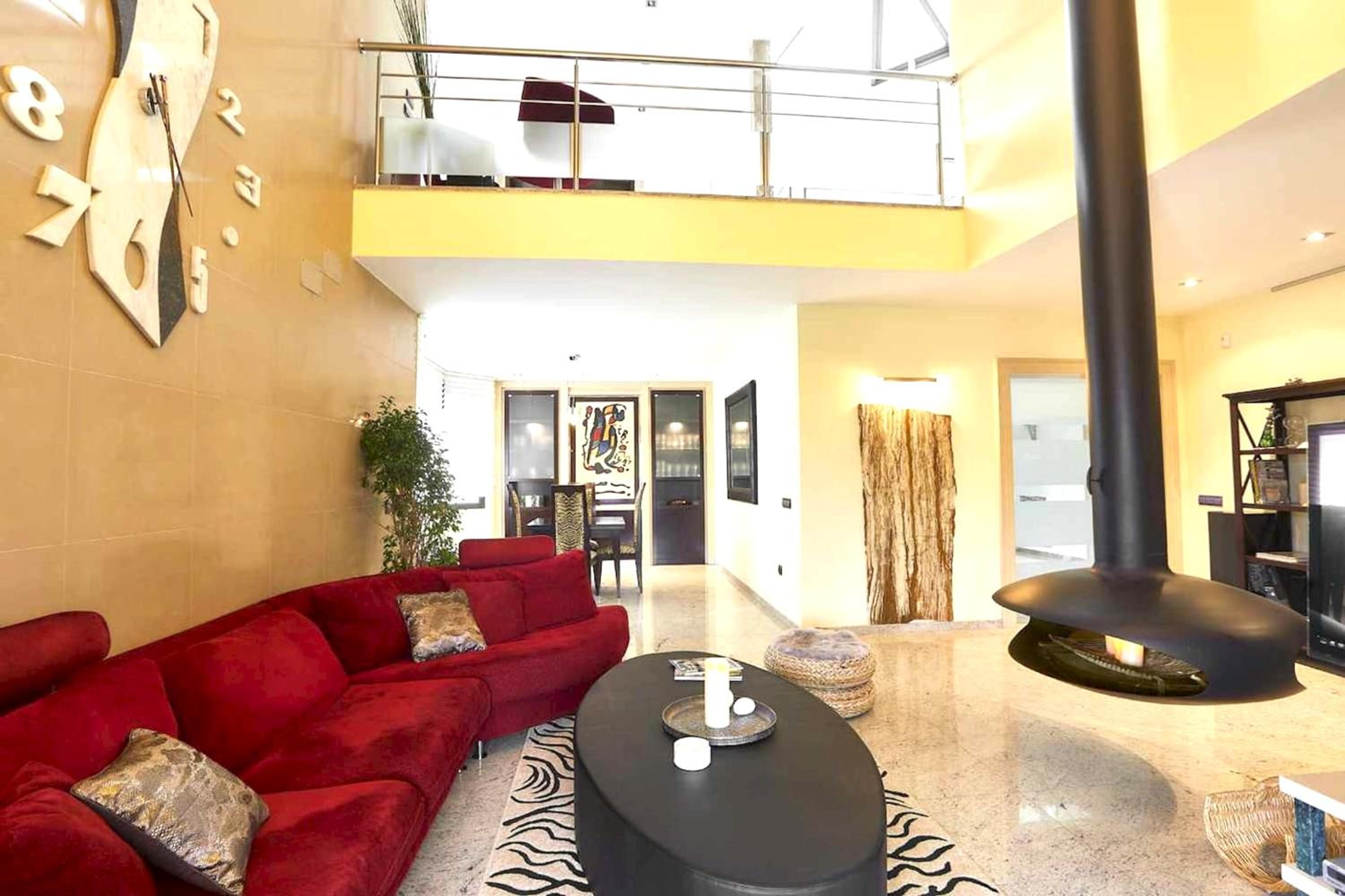 Spacious Villa in Vinaixa with Pool and Jacuzzi