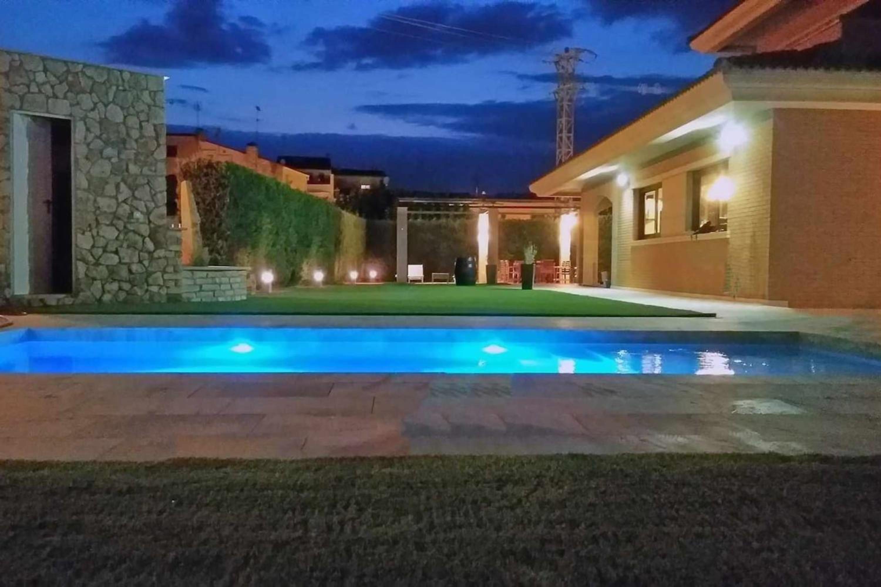 Spacious Villa in Vinaixa with Pool and Jacuzzi
