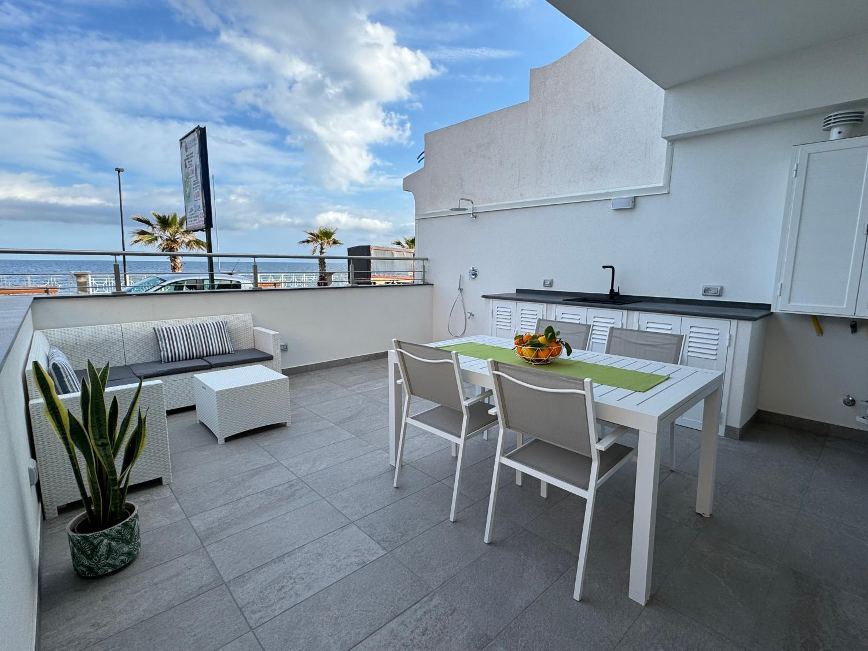 Thetis Apartments