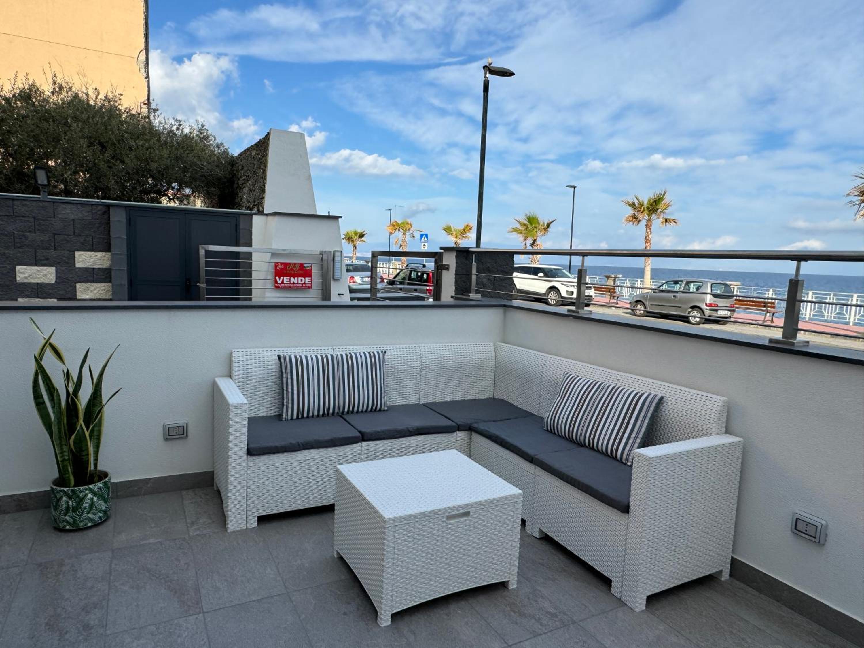 Thetis Apartments