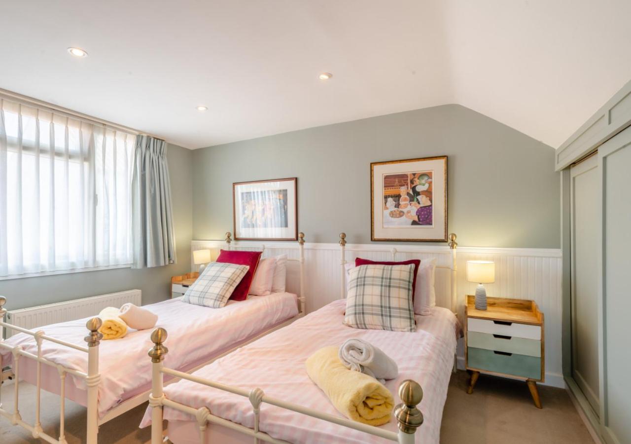 4 Bed in Overstrand oc-1780