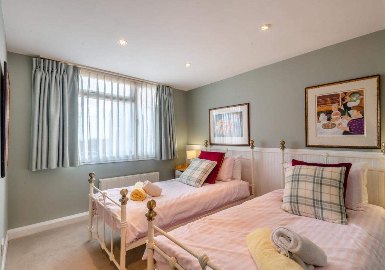4 Bed in Overstrand oc-1780