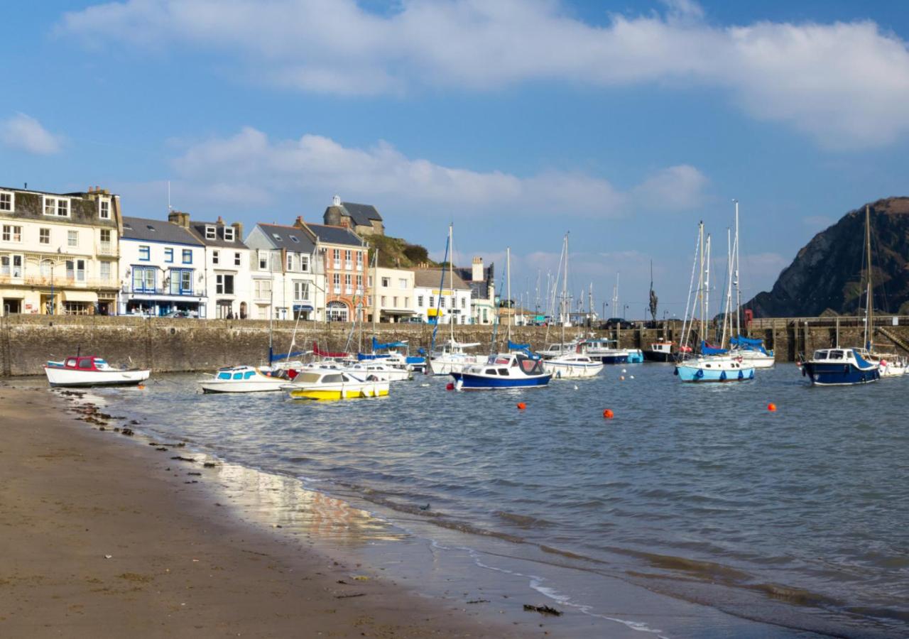 4 Bed in Ilfracombe oc-autumn