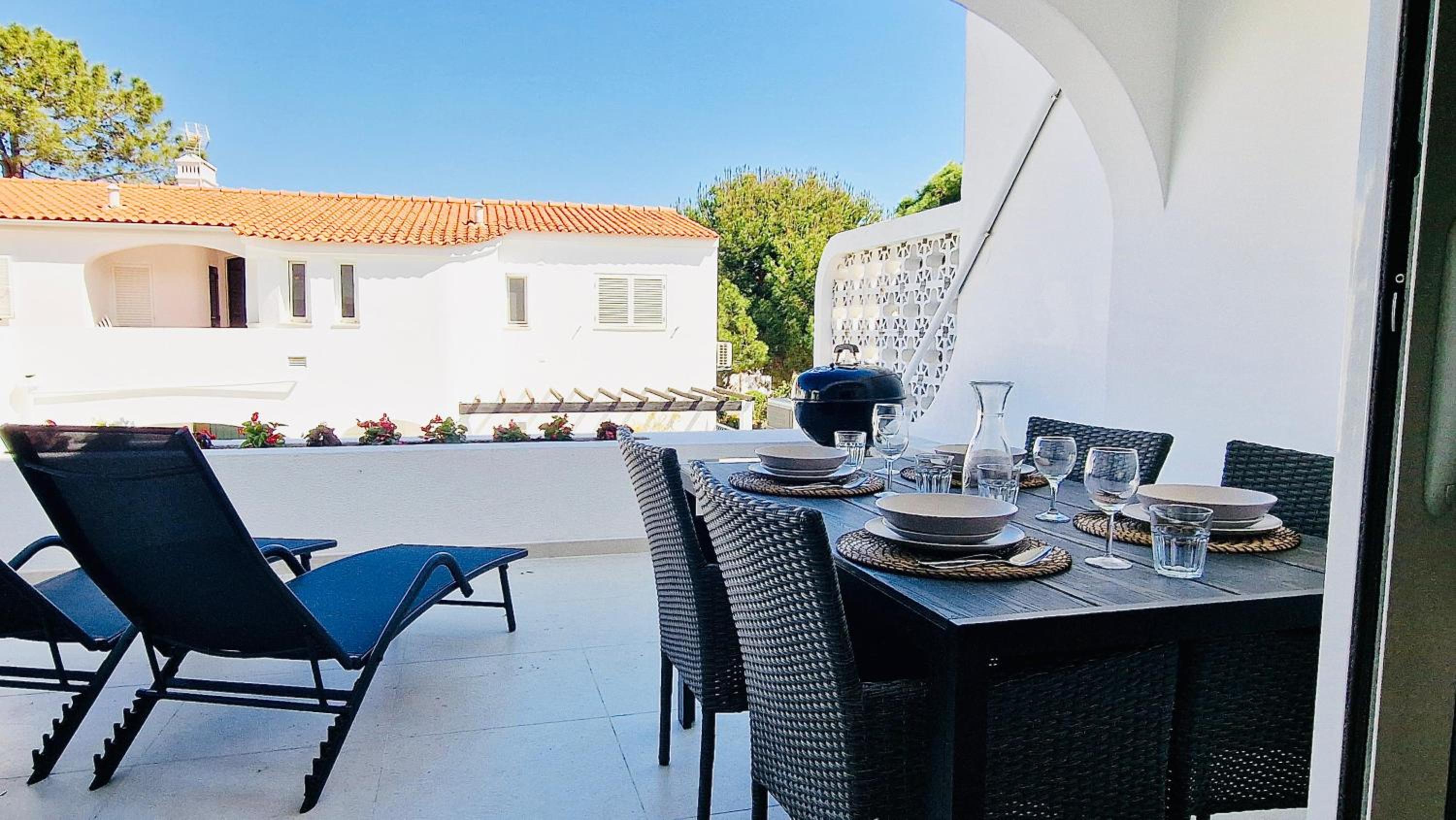 Almancil Vacations - Your dream Getaway Awaits in Vale do Lobo - Property Image 1
