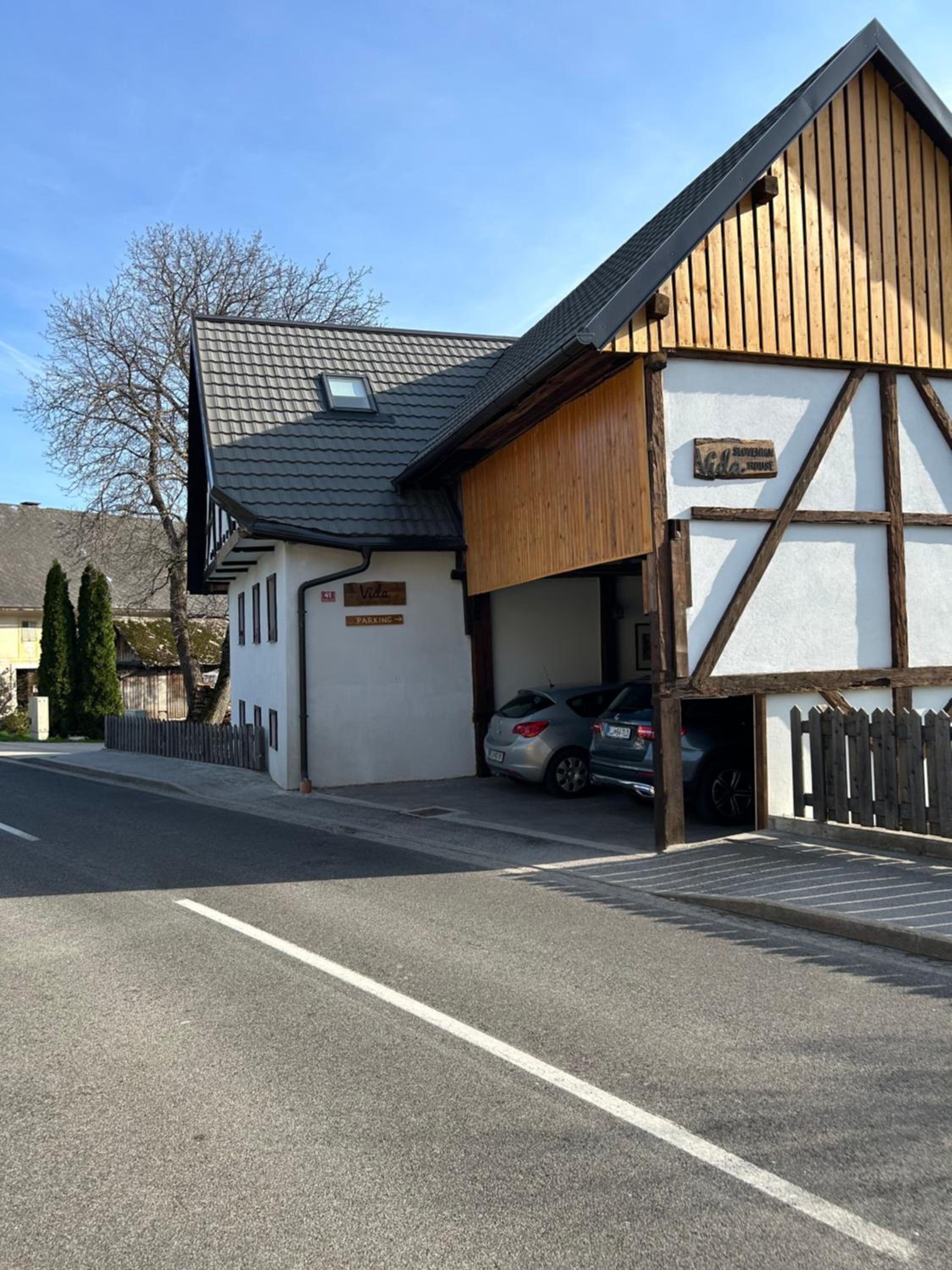 Slovenian House Vida
