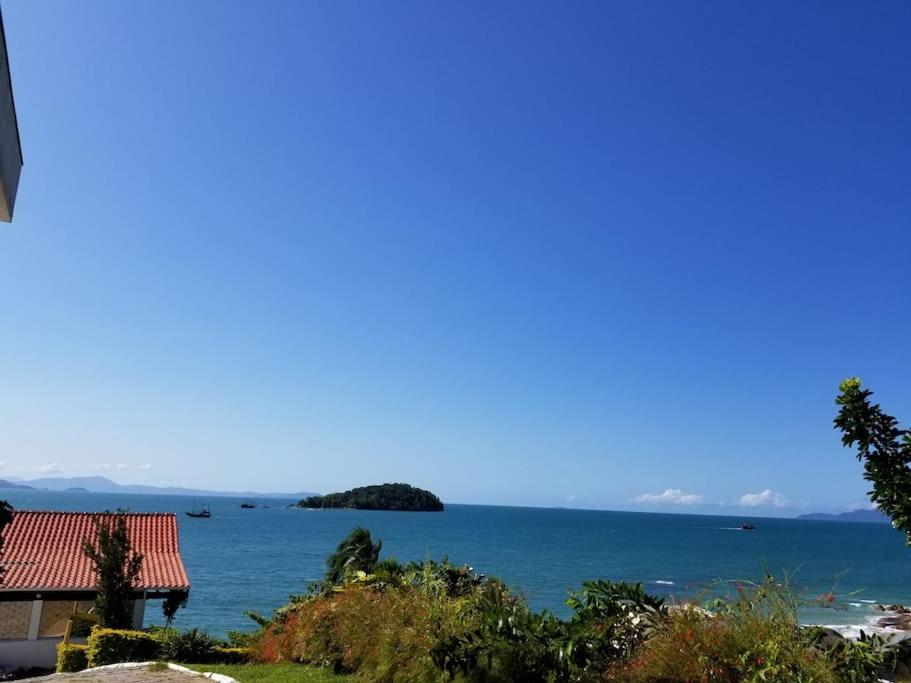 Paradise just 10 steps away from the ocean - Residência Dorabel