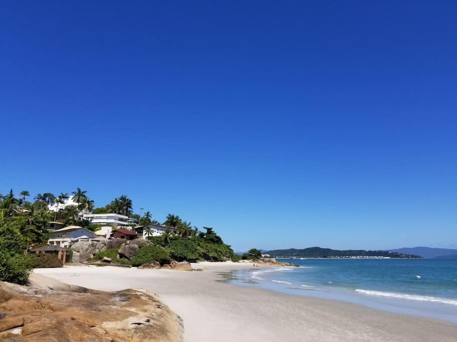 Paradise just 10 steps away from the ocean - Residência Dorabel