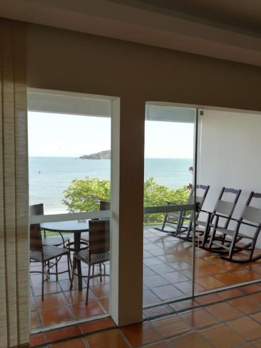 Paradise just 10 steps away from the ocean - Residência Dorabel