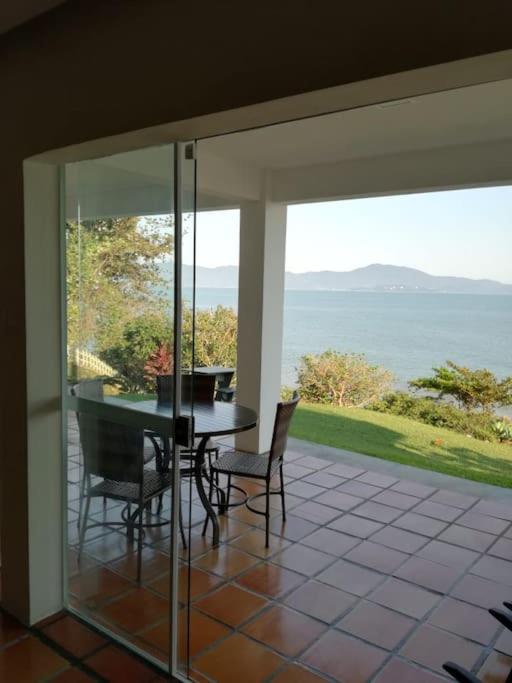 Paradise just 10 steps away from the ocean - Residência Dorabel