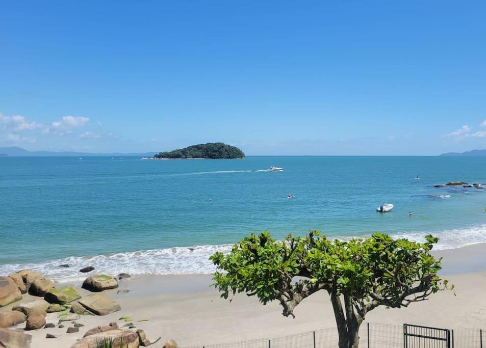 Paradise just 10 steps away from the ocean - Residência Dorabel
