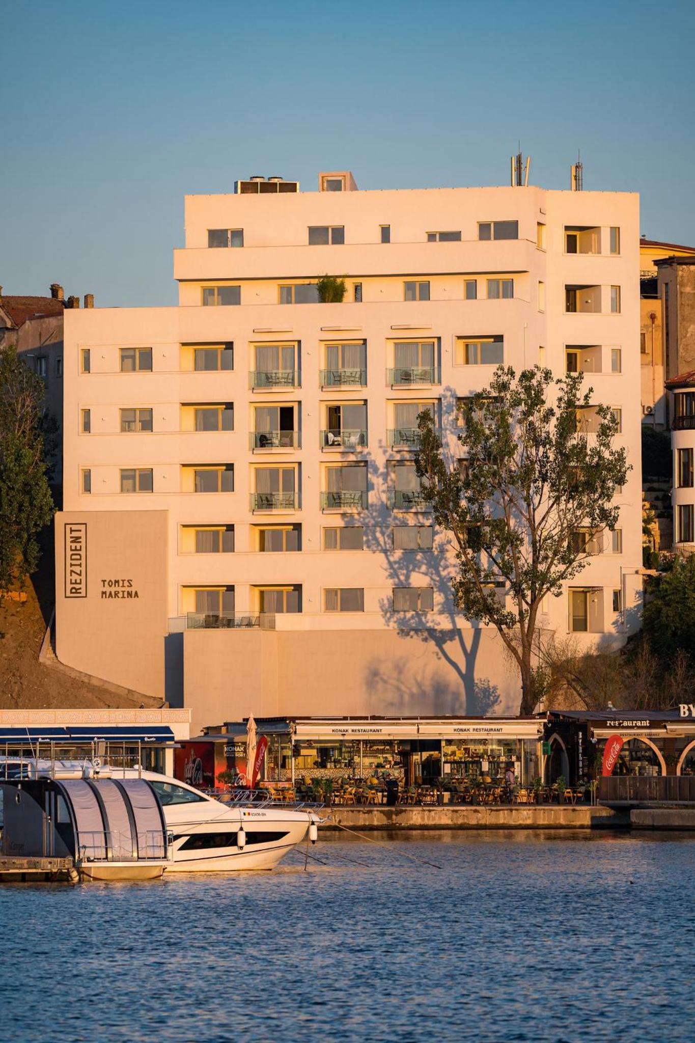 Rezident Tomis Marina