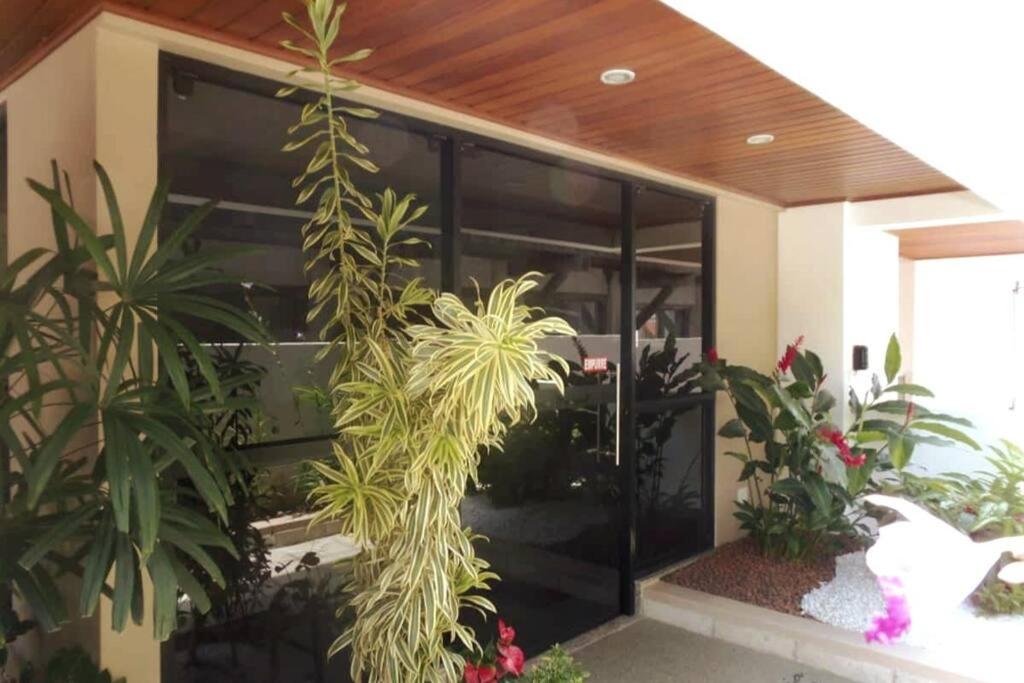 Apartamento Completo em Ponta Negra 50m do mar