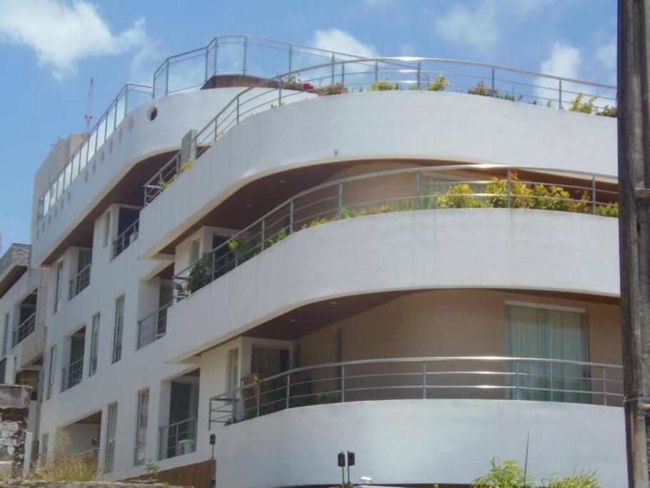Apartamento Completo em Ponta Negra 50m do mar