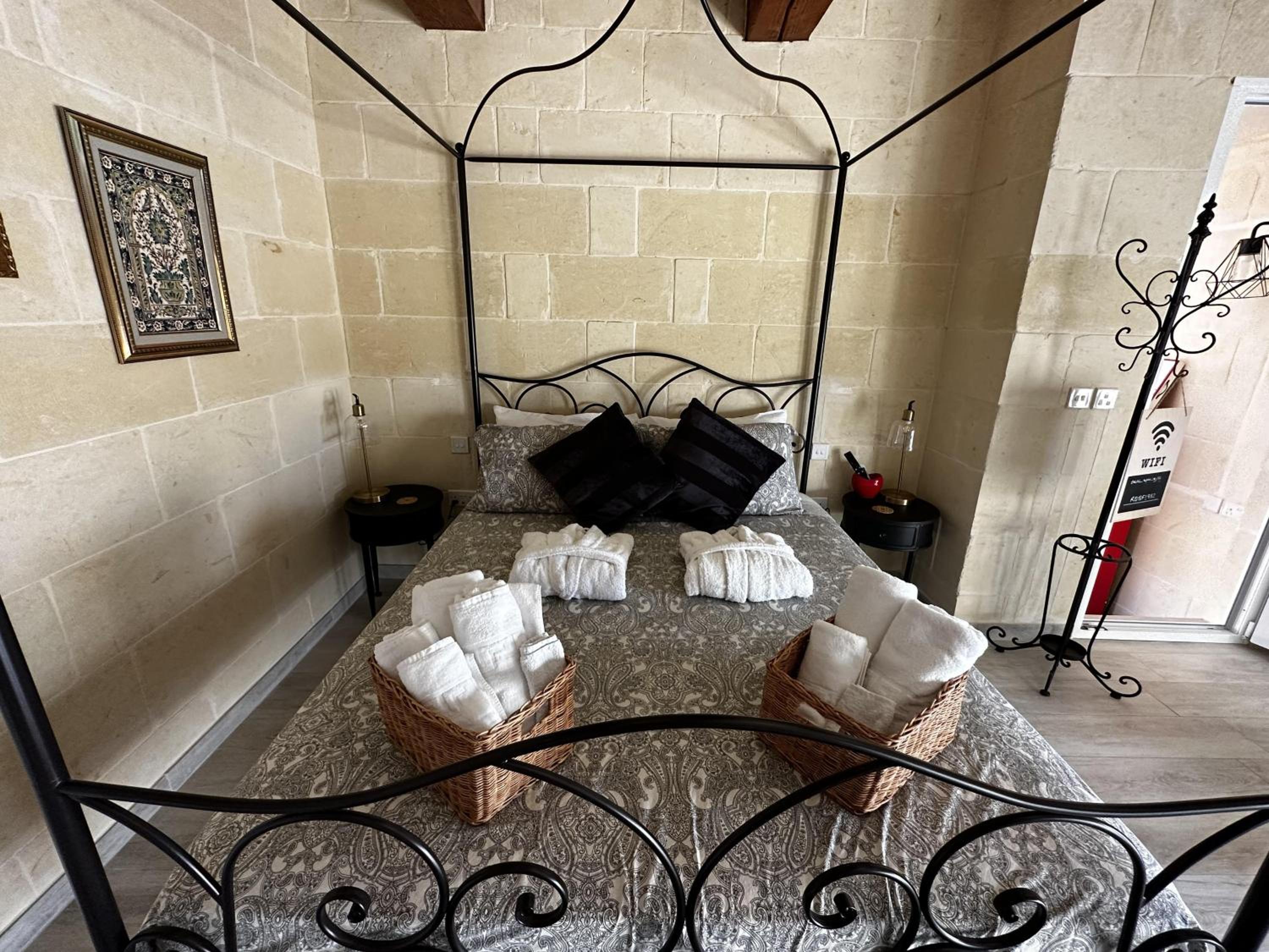 Ta' Pinu Spa Suite - Luxury Heritage Living view 2
