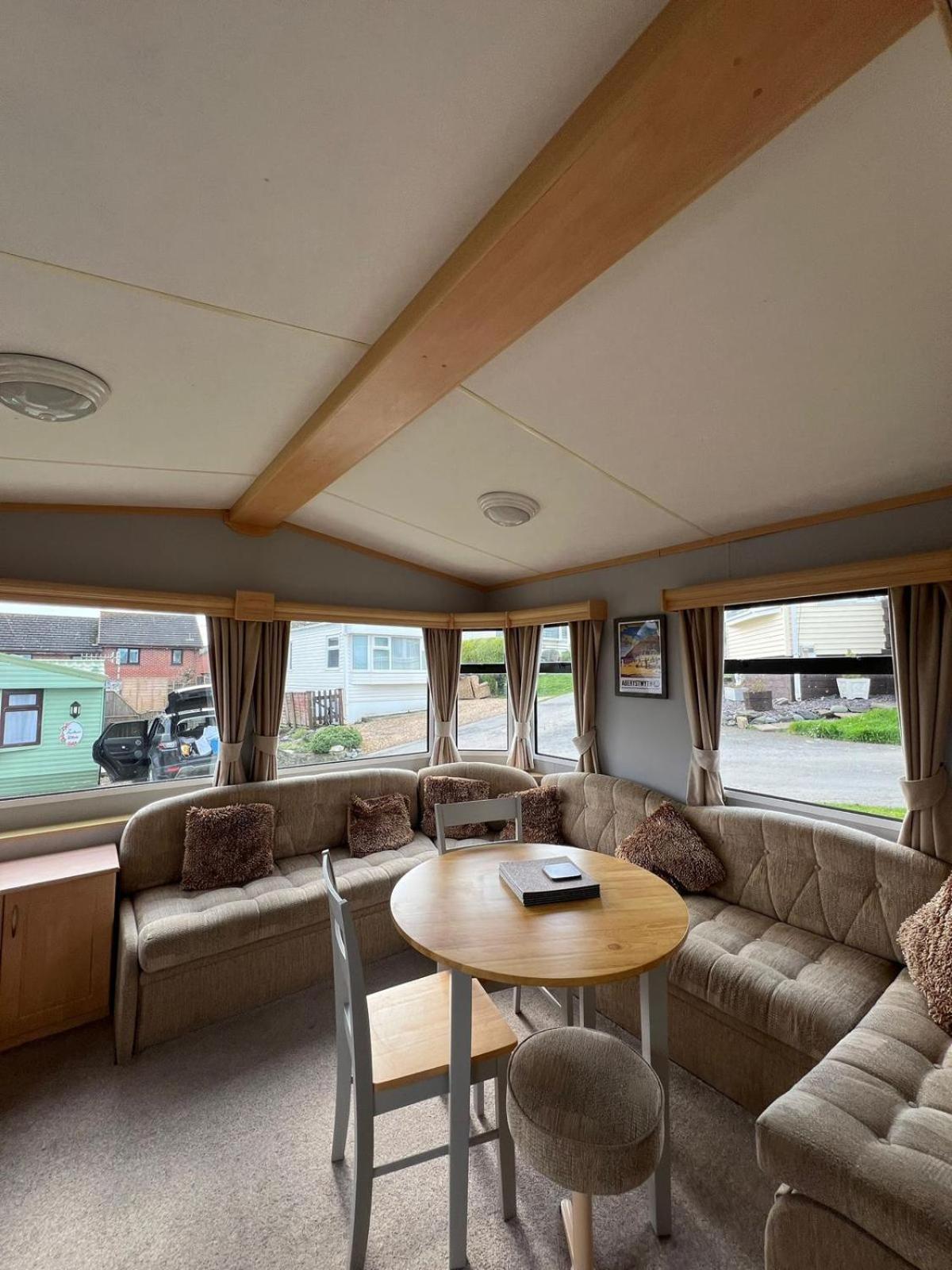 Spacious 2 bedroomed mobile home