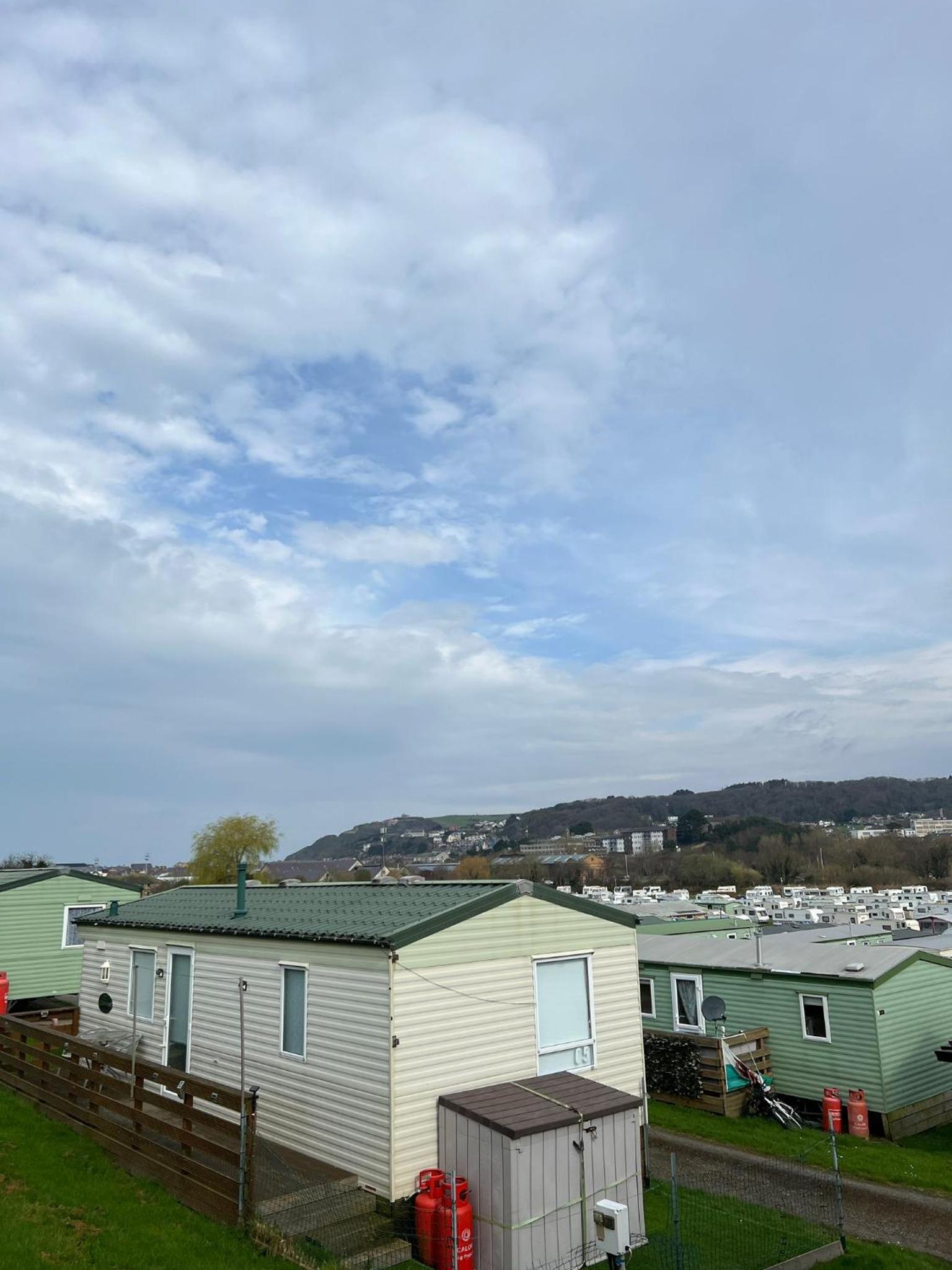 Spacious 2 bedroomed mobile home
