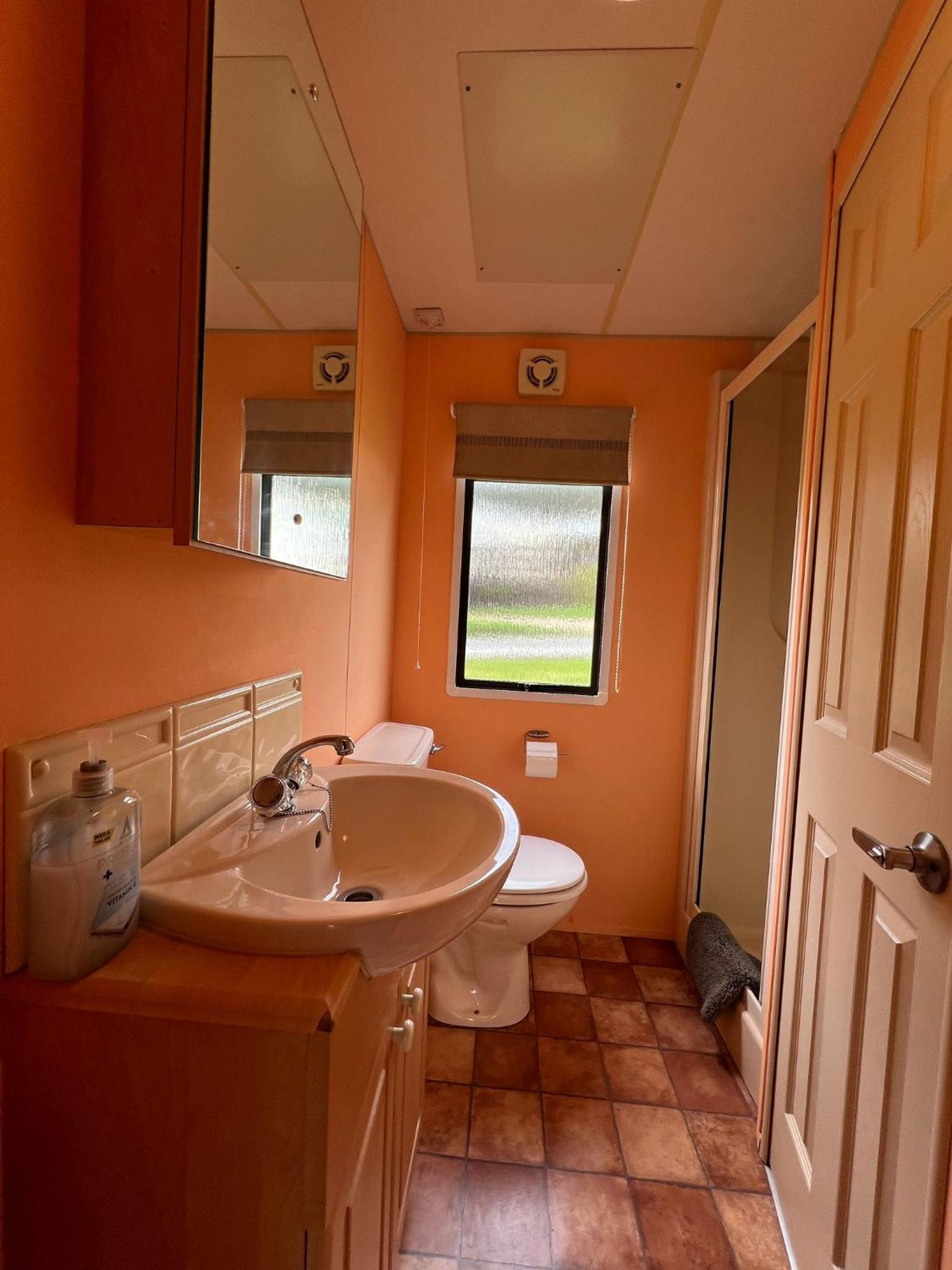 Spacious 2 bedroomed mobile home