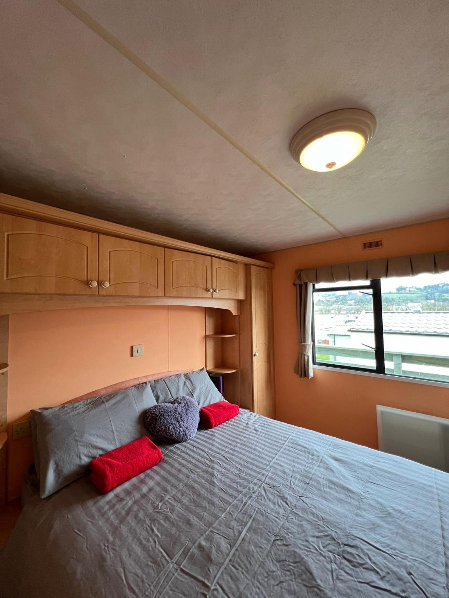 Spacious 2 bedroomed mobile home