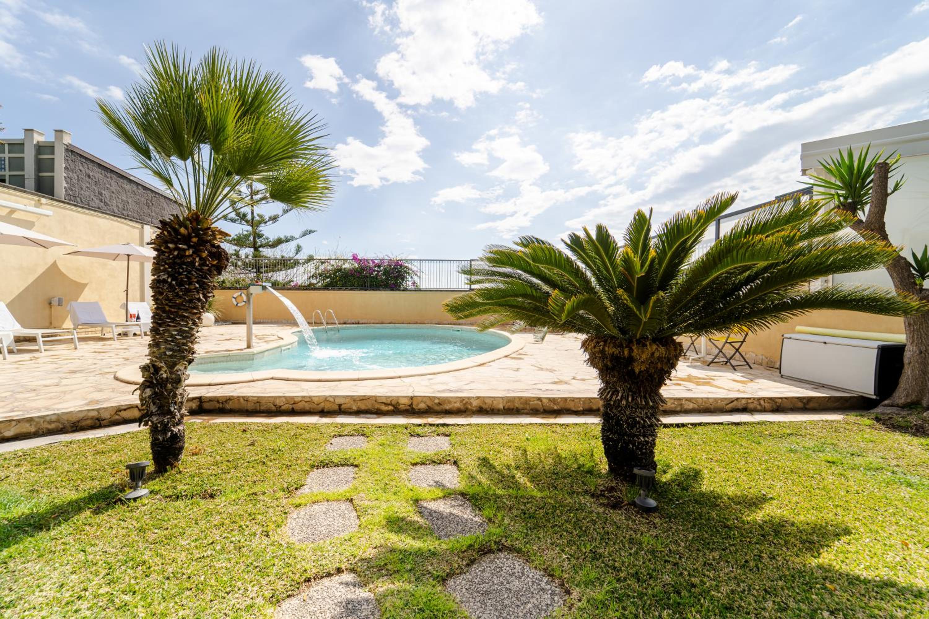 Hotel HOLIDAYS ALBA - Image 1