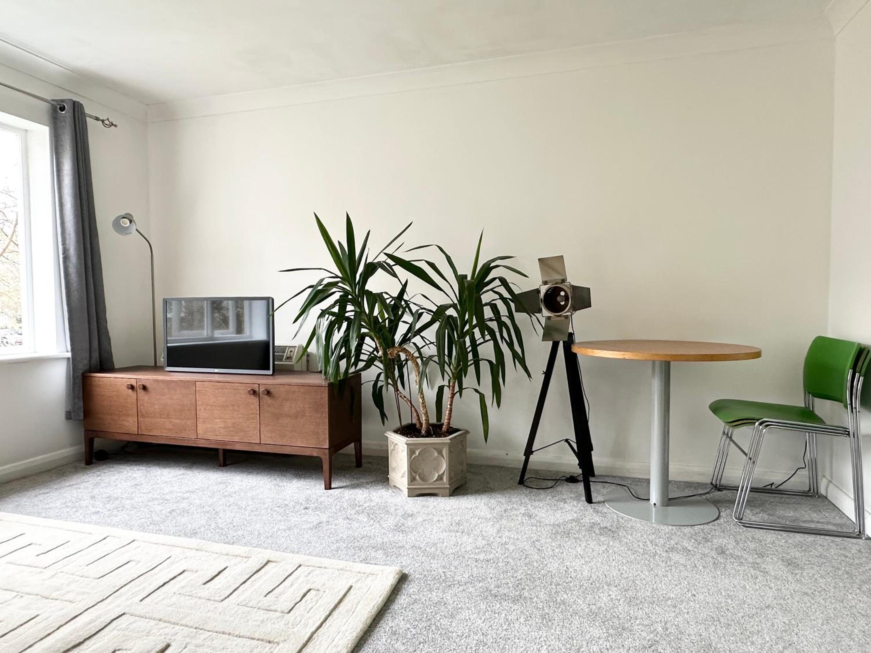 Spacious Quiet Stylish entire flat