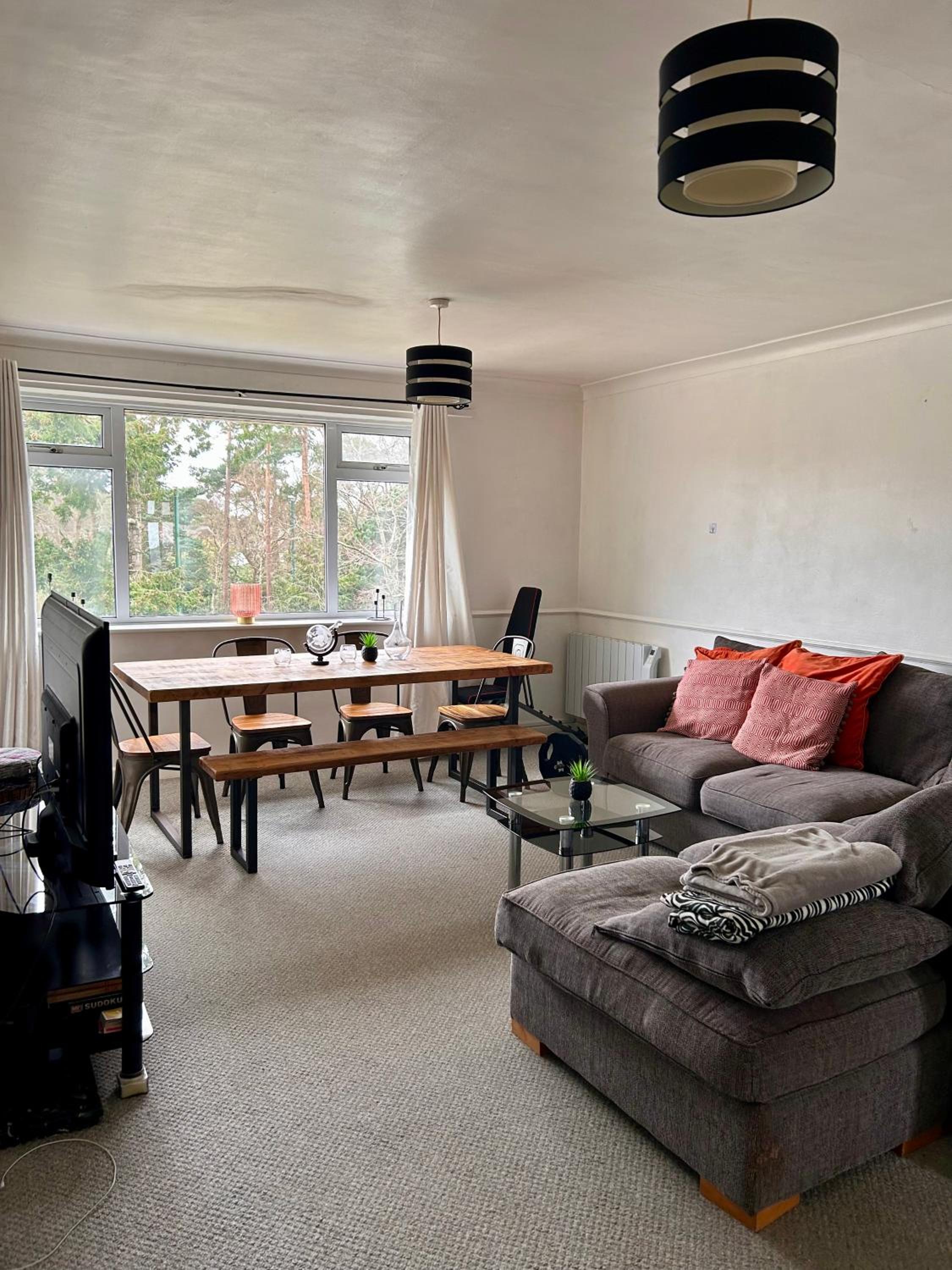 Spacious 2 bedroom 5 people near Bournemouth Beach view 3