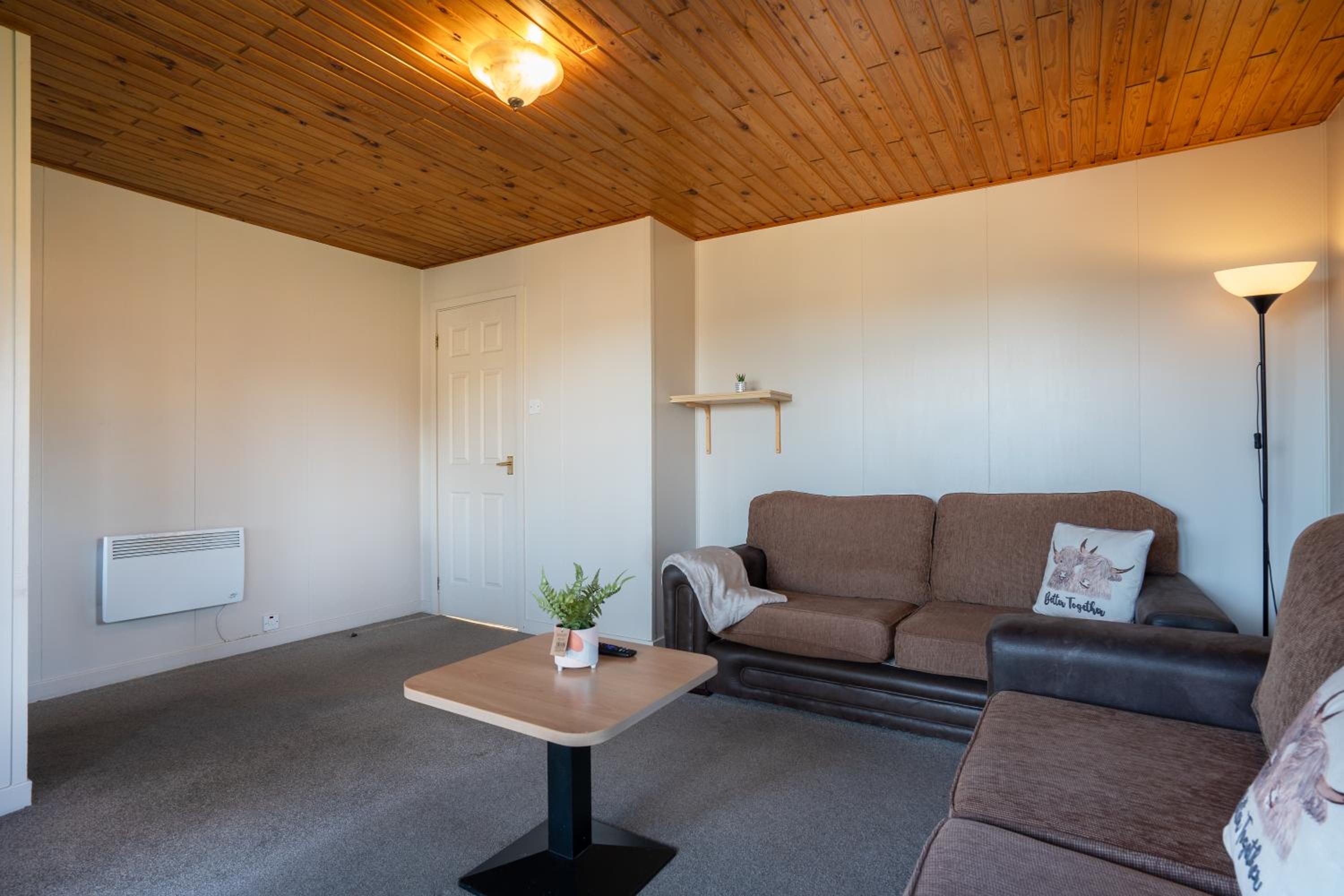 Spacious Lodge with Sea Views - Hunters Quay - Garden view 5