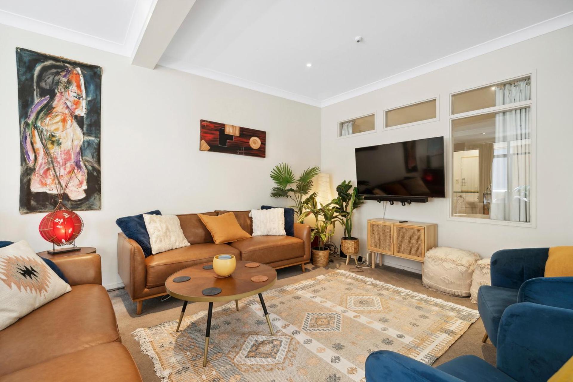 The Urban Charmer - Wellington Holiday Apartment view 3