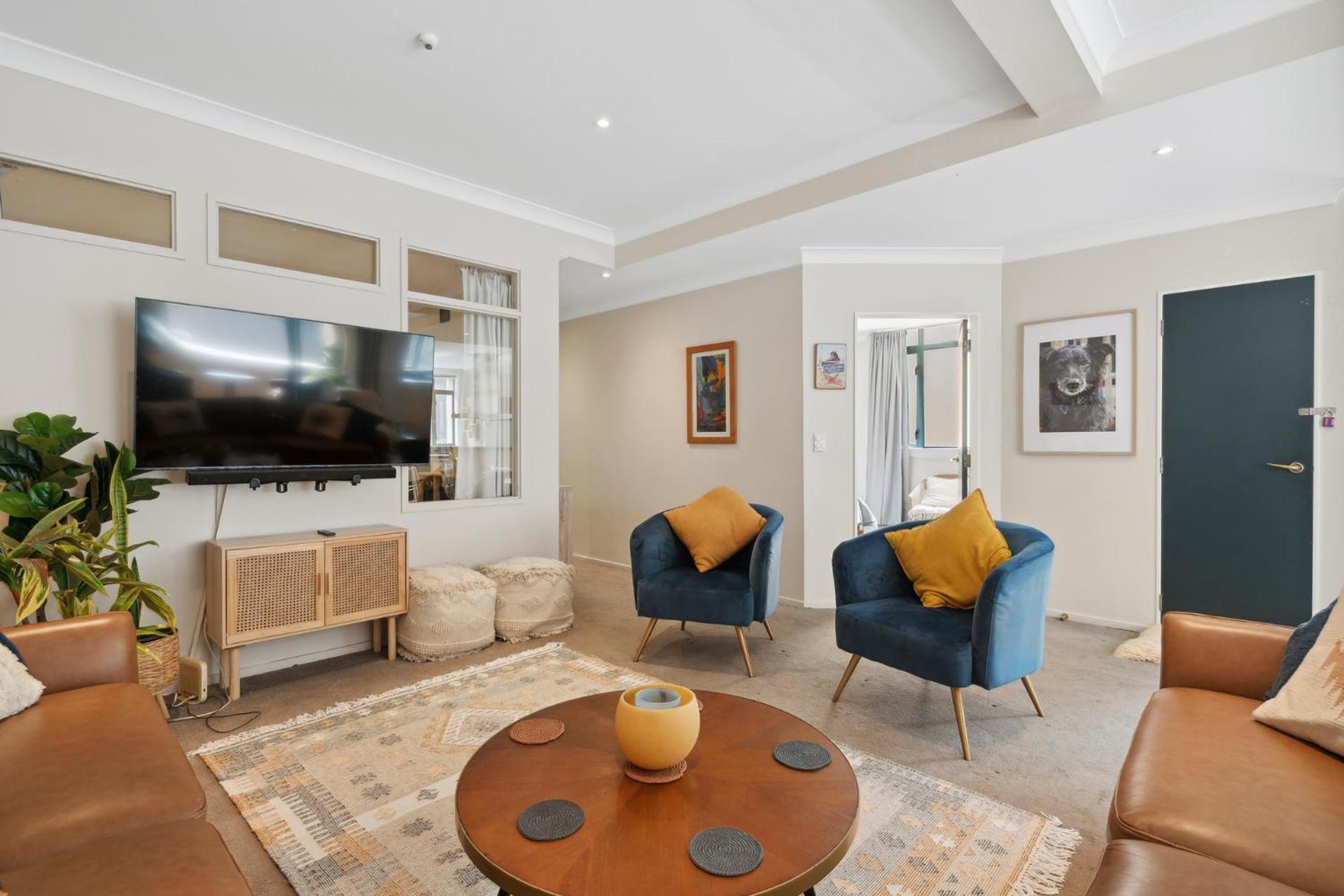 The Urban Charmer - Wellington Holiday Apartment view 5