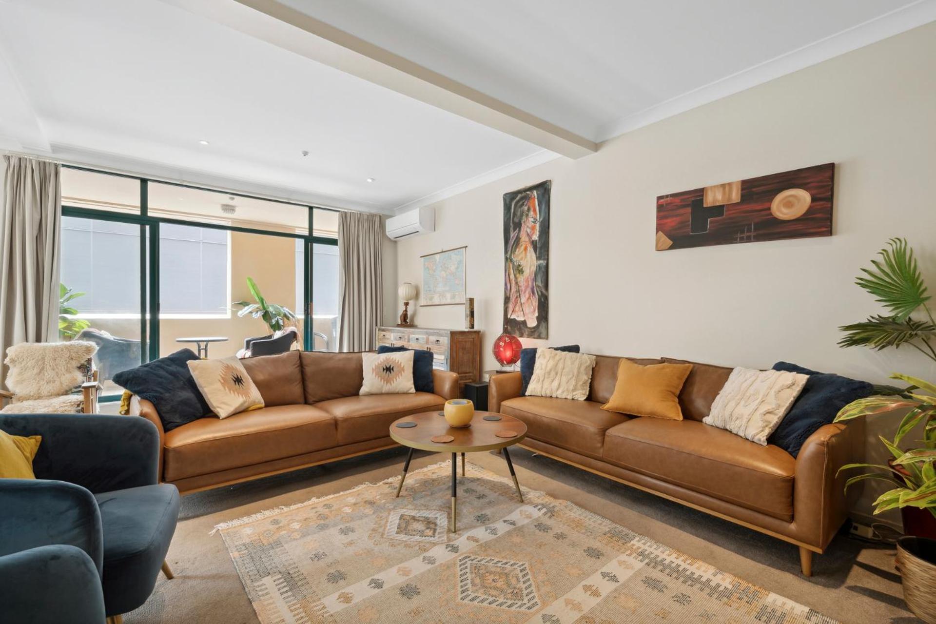 The Urban Charmer - Wellington Holiday Apartment view 4