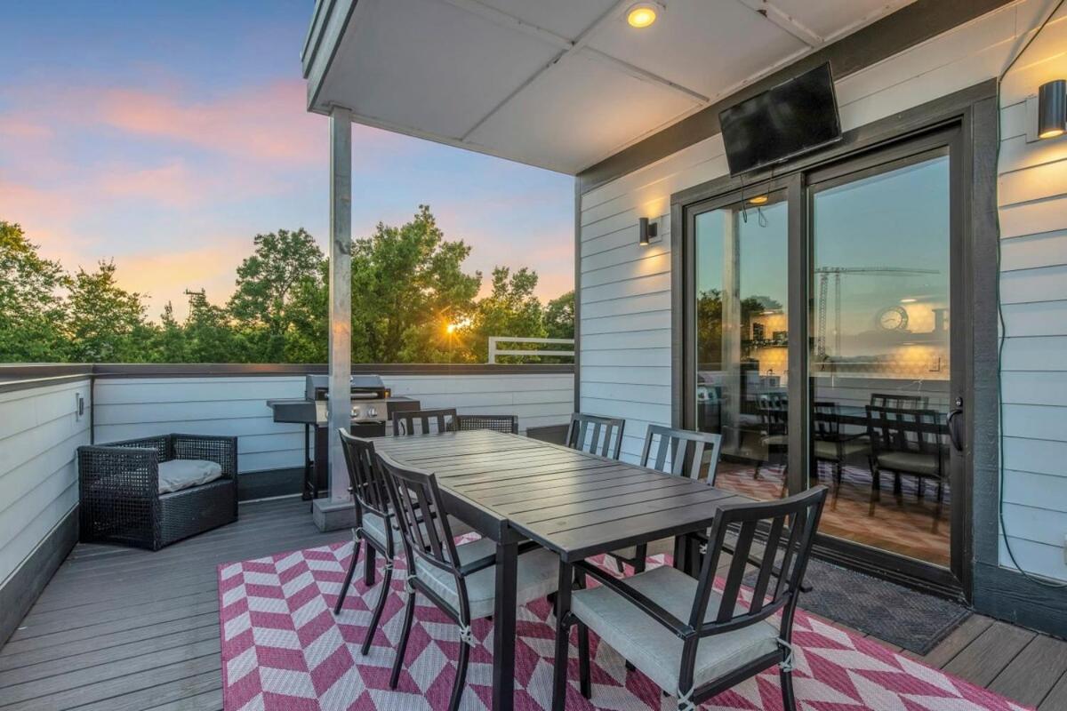 Luxury Retreat: Rooftop Hot Tub Double Deck & Game Room view 5