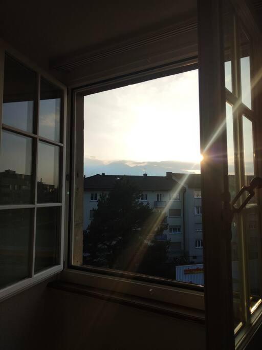 2 min vom Bahnhof, Stadt nah, Modern, bequem,