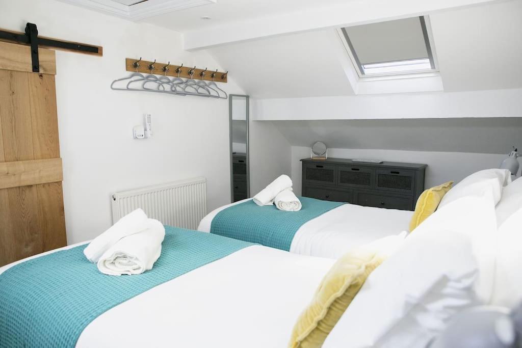 White Cottage deluxe 2 bedroom apartment view 2