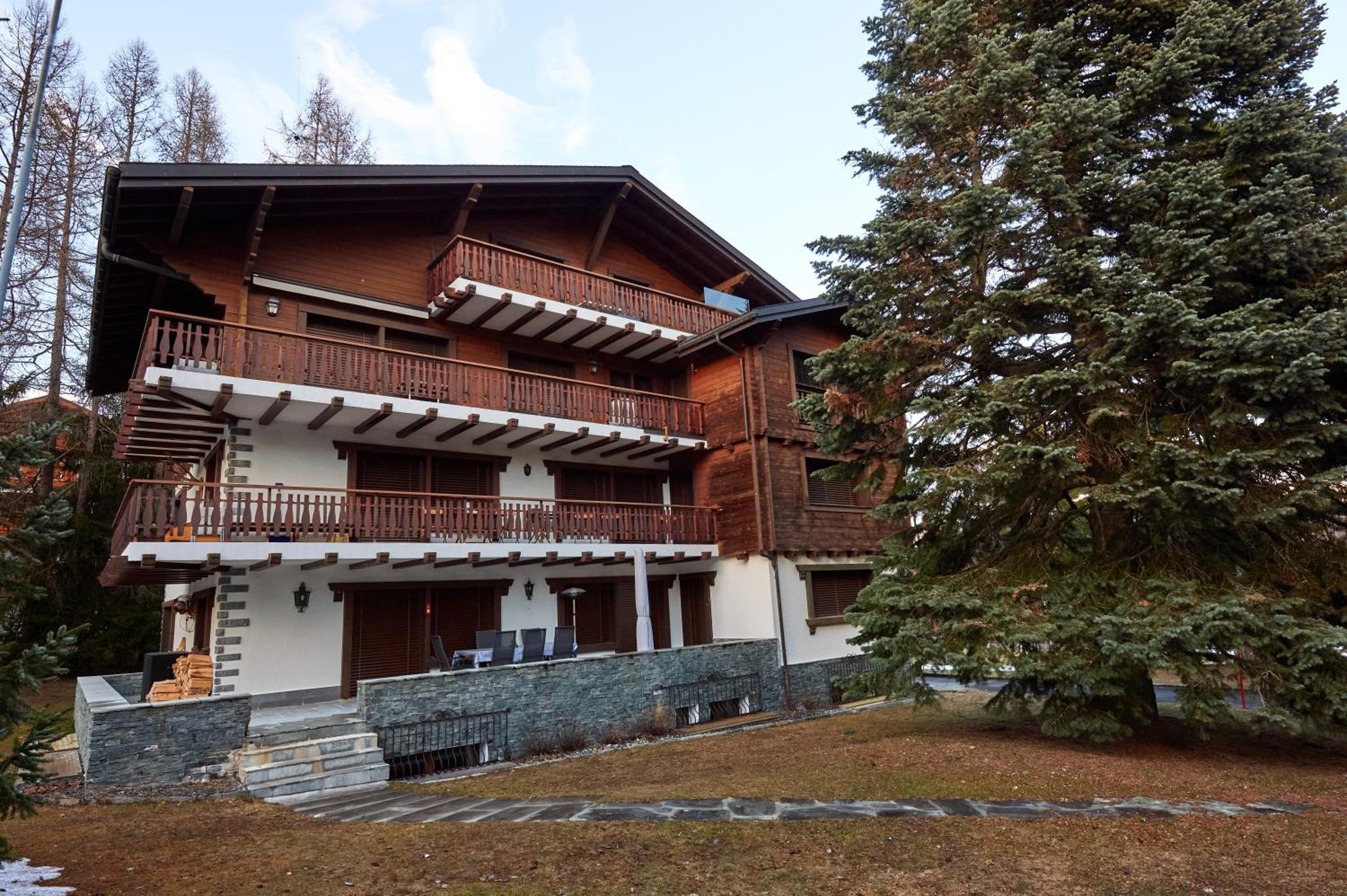 Route de Tsarbouye 17, 4BR, Les Dauphinelles