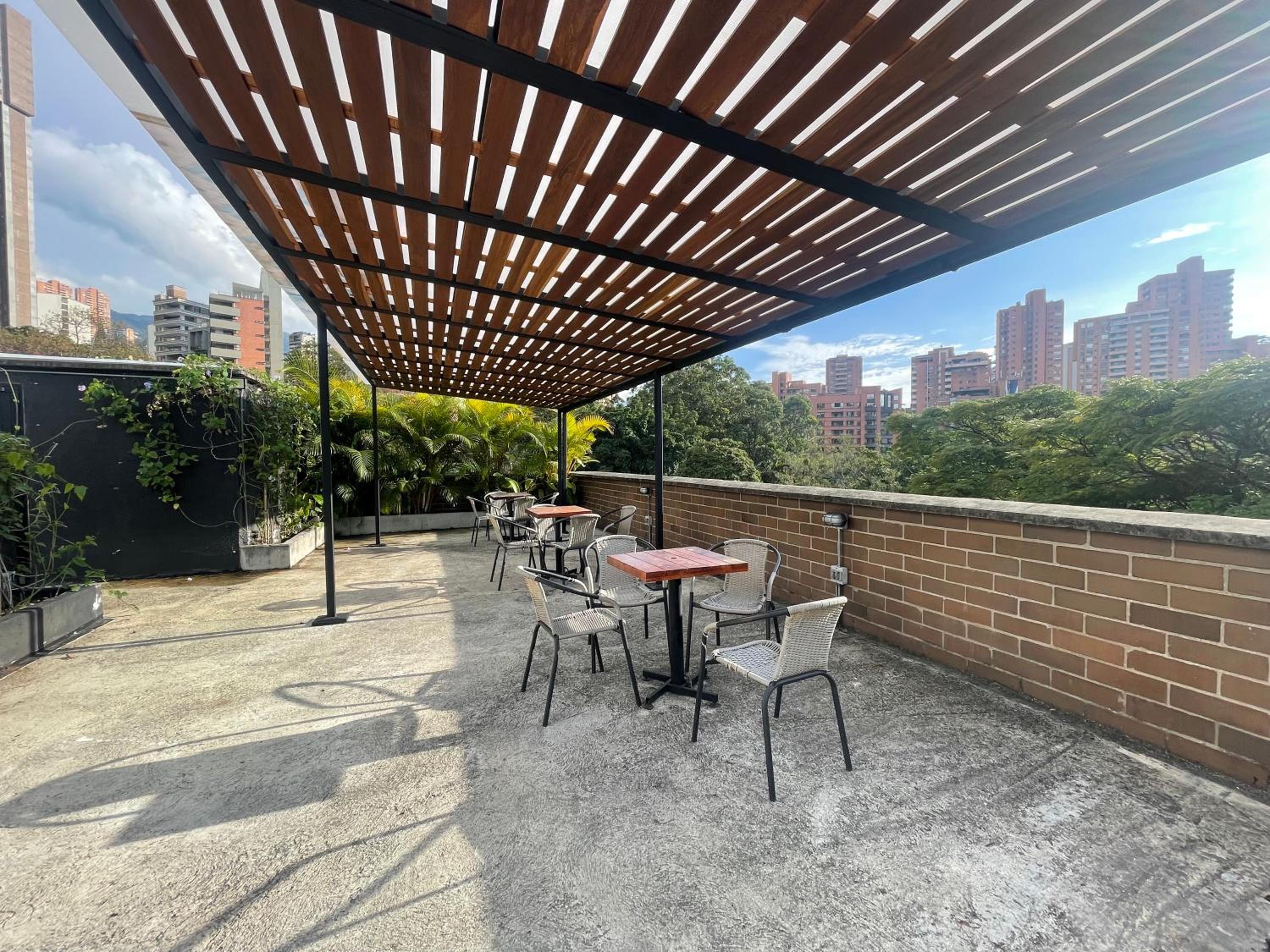 Dormitorios en Medellín con áreas comunes, Coworking - Be Together by Roots Rentals TOG HAB