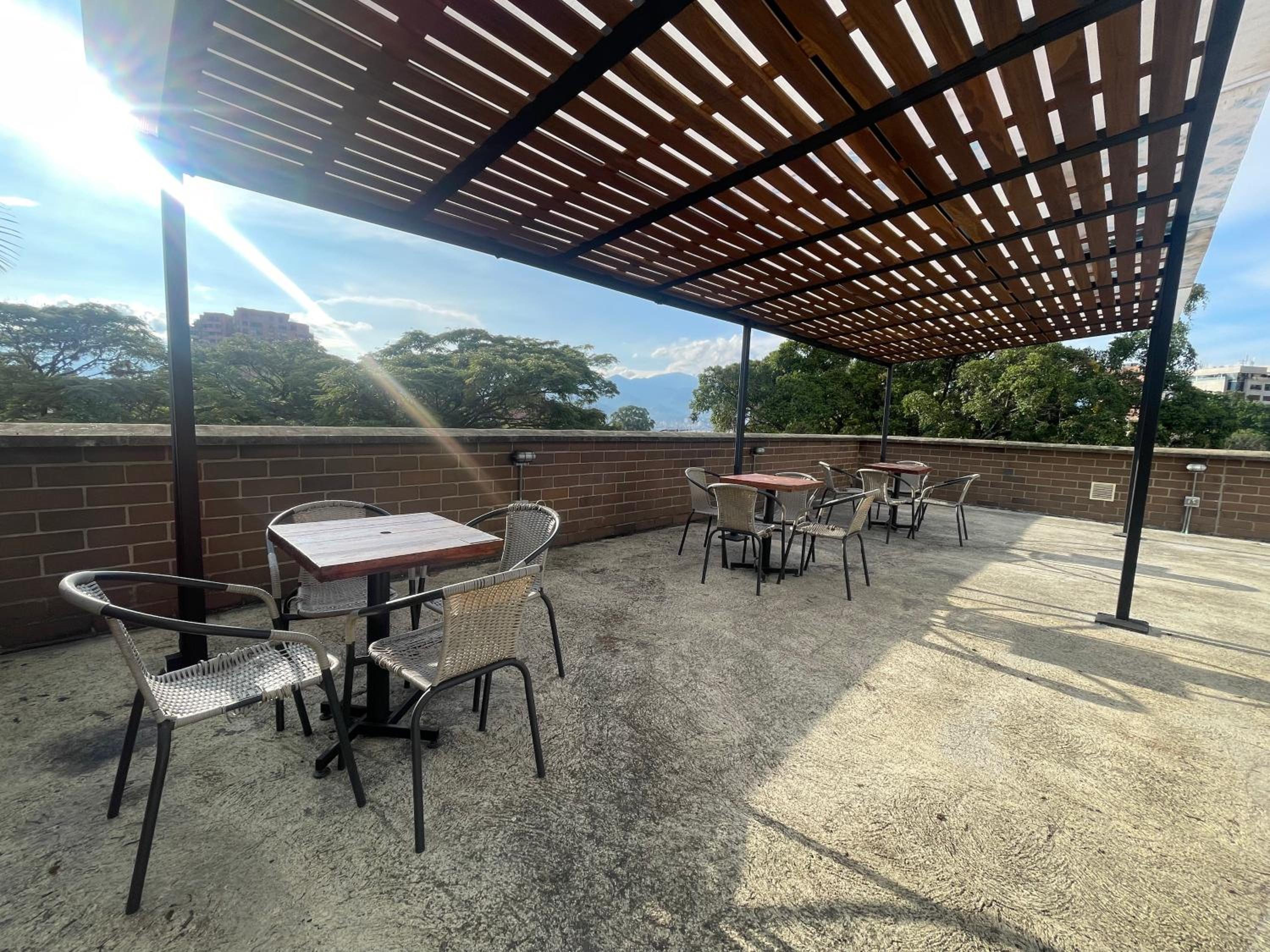Dormitorios en Medellín con áreas comunes, Coworking - Be Together by Roots Rentals TOG HAB