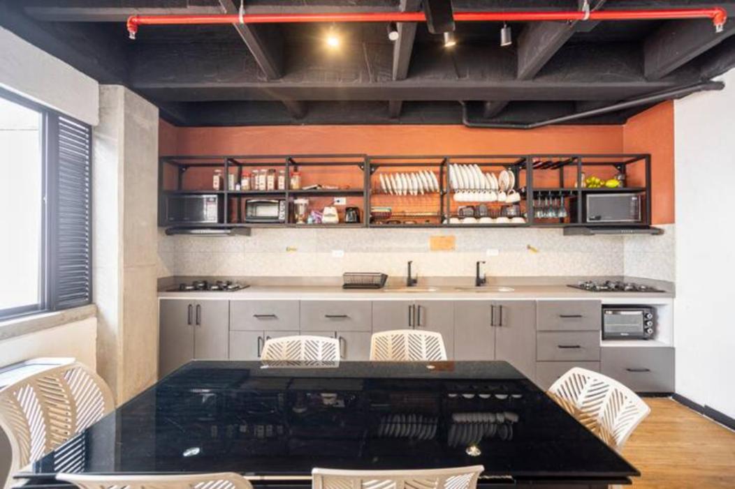 Dormitorios en Medellín con áreas comunes, Coworking - Be Together by Roots Rentals TOG HAB