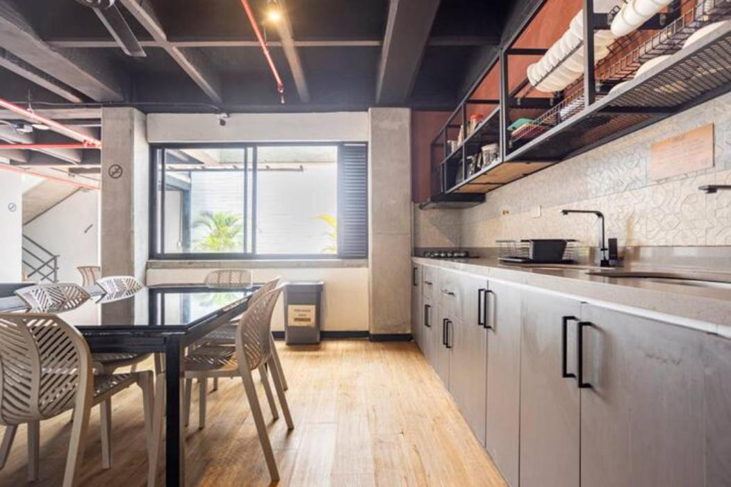 Dormitorios en Medellín con áreas comunes, Coworking - Be Together by Roots Rentals TOG HAB