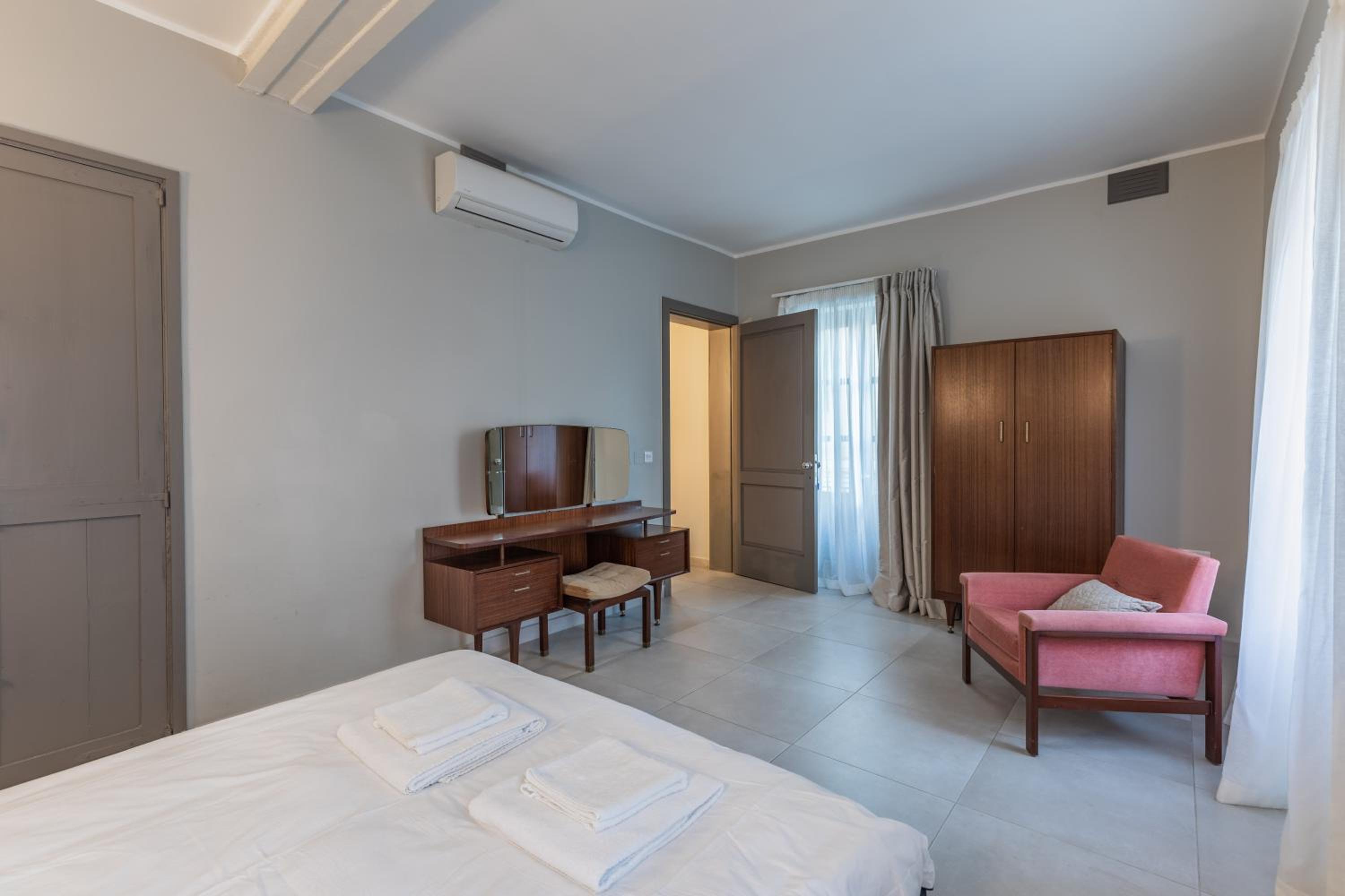 Stylish Retro Suites view 5