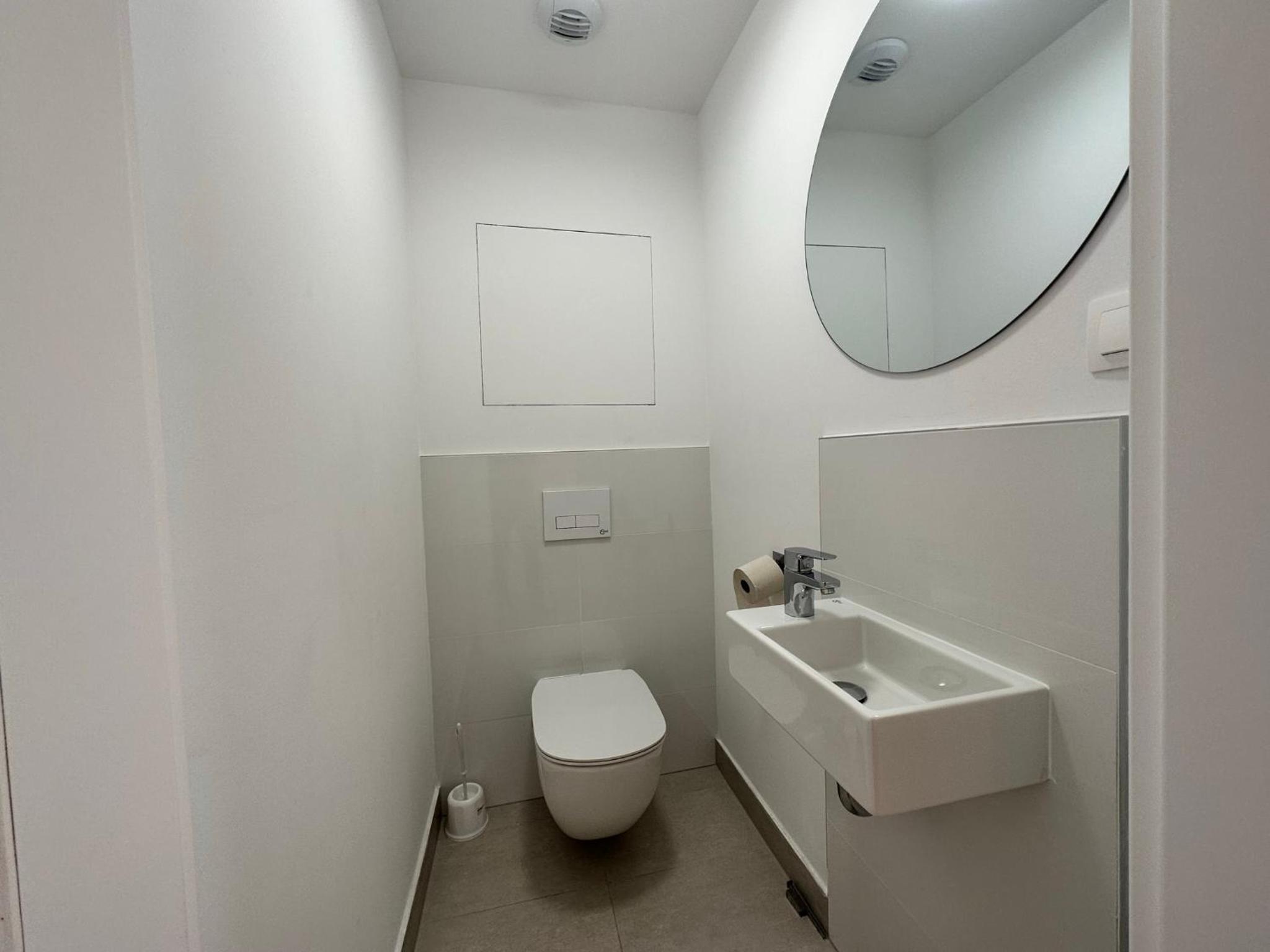 Vyhlad na mesto, 24. poschodie, free parking view 5