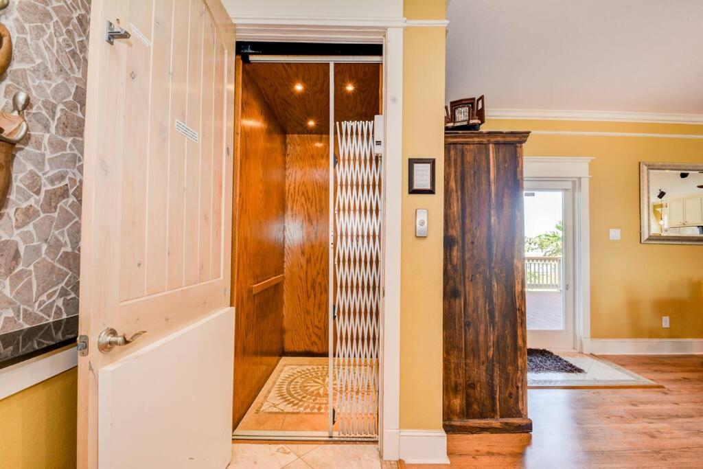 Luxury Beachhouse with elevator