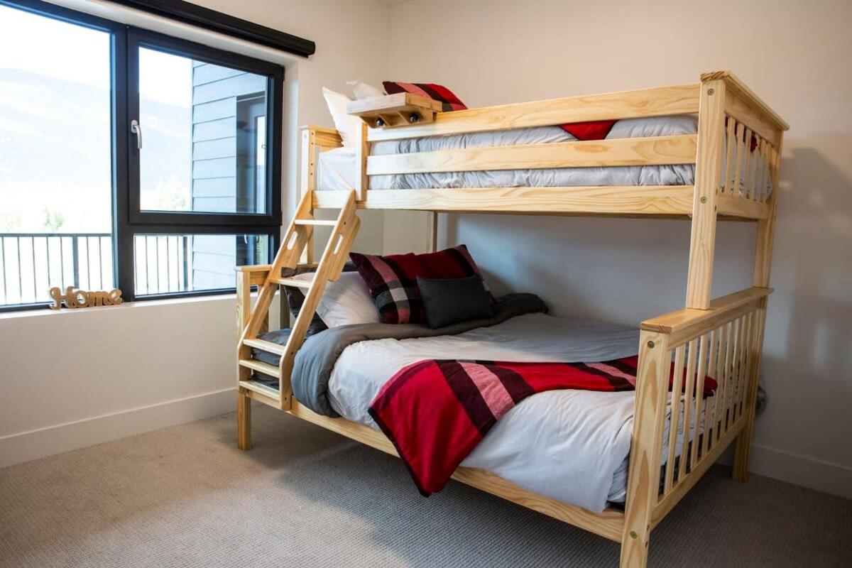 Domino Condo - Bunk Bed & Hot Tub