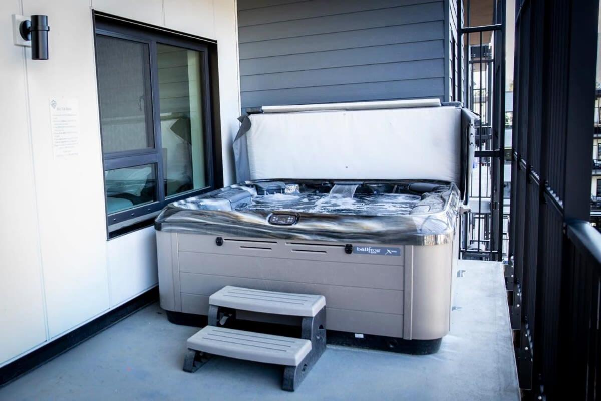 Domino Condo - Bunk Bed & Hot Tub