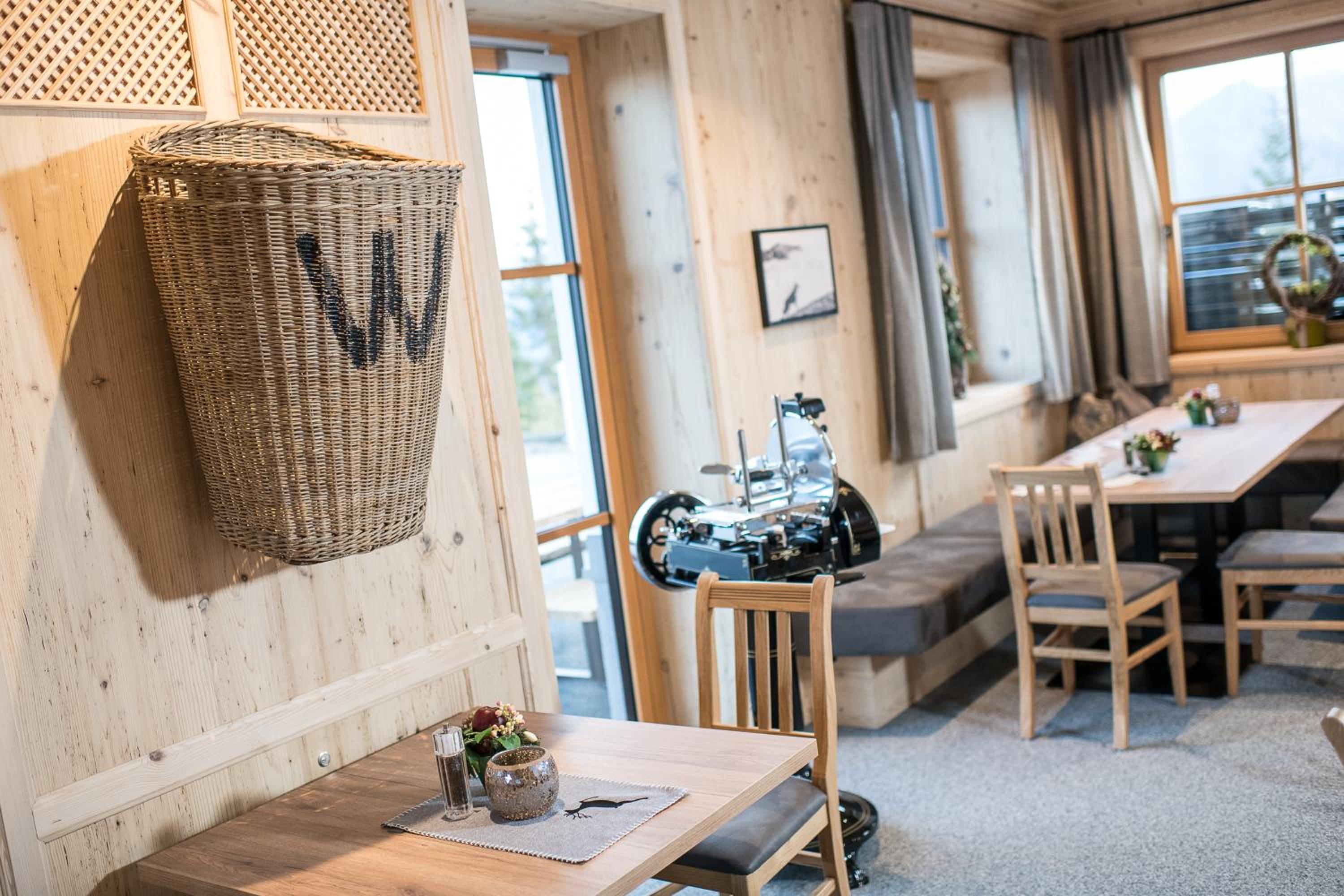 GLOCKNERALM - HIKING- and SKIHOTEL exklusively accessible by cable car
