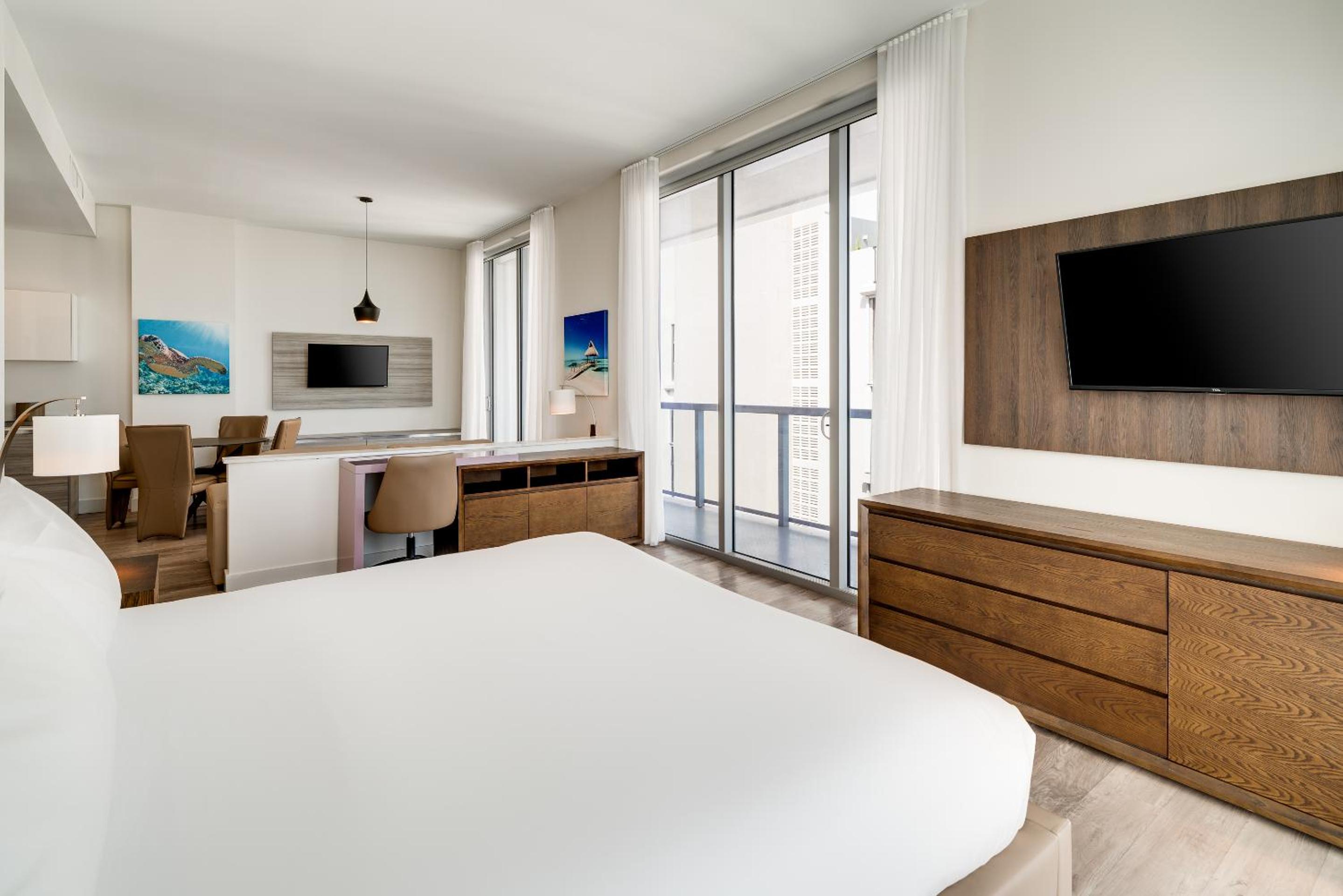 Costa Hollywood Beach Resort - An All Suite Hotel