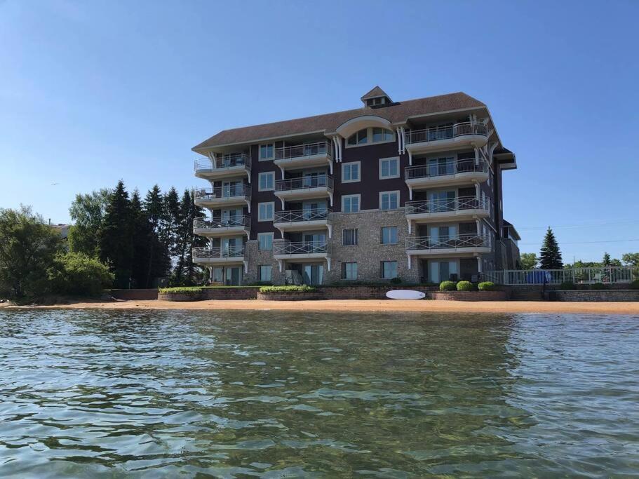 First Class Suite on East Grand Traverse Bay view 2