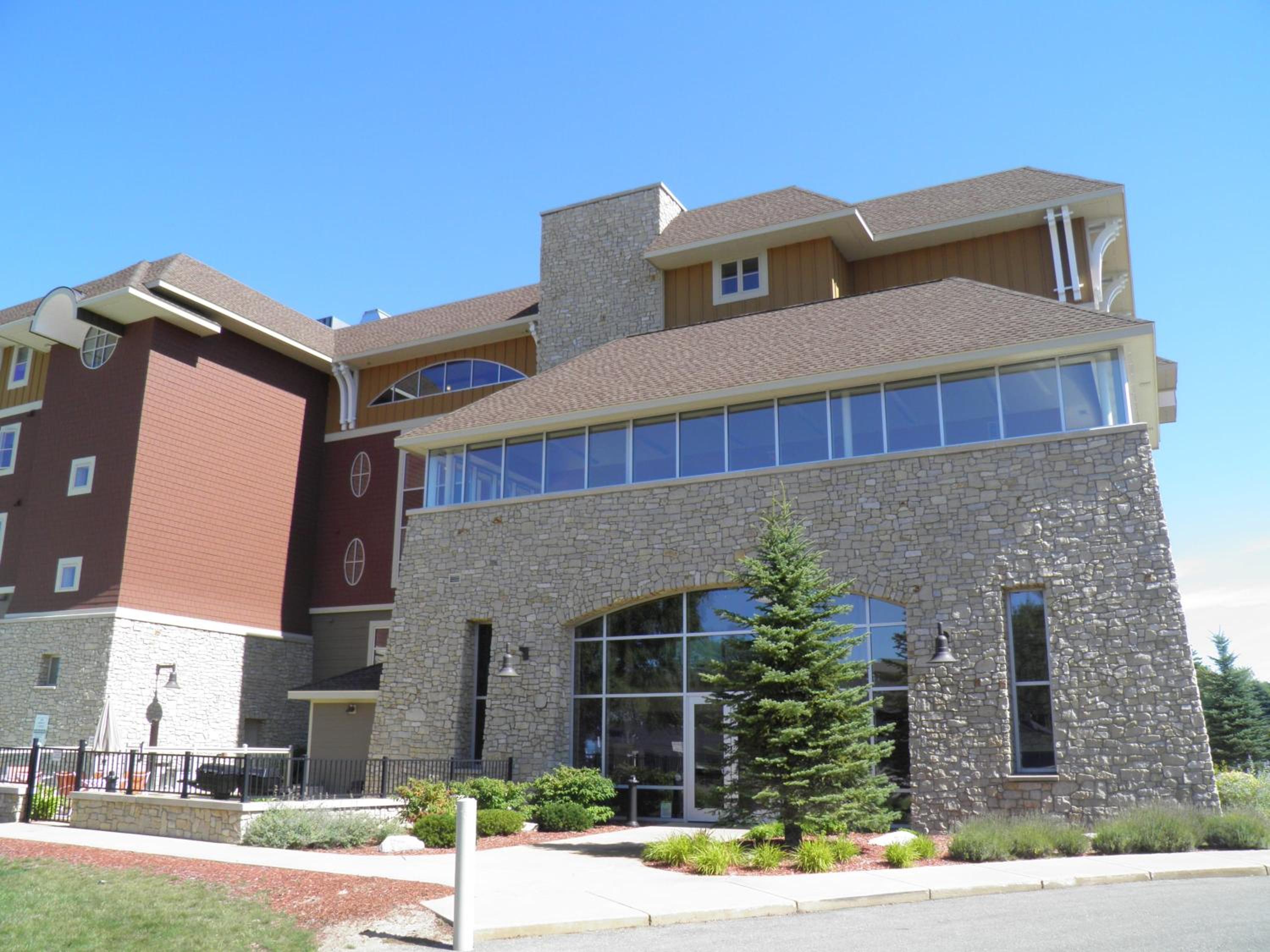 Hotel Third Floor Suite With Lots Of Amenties