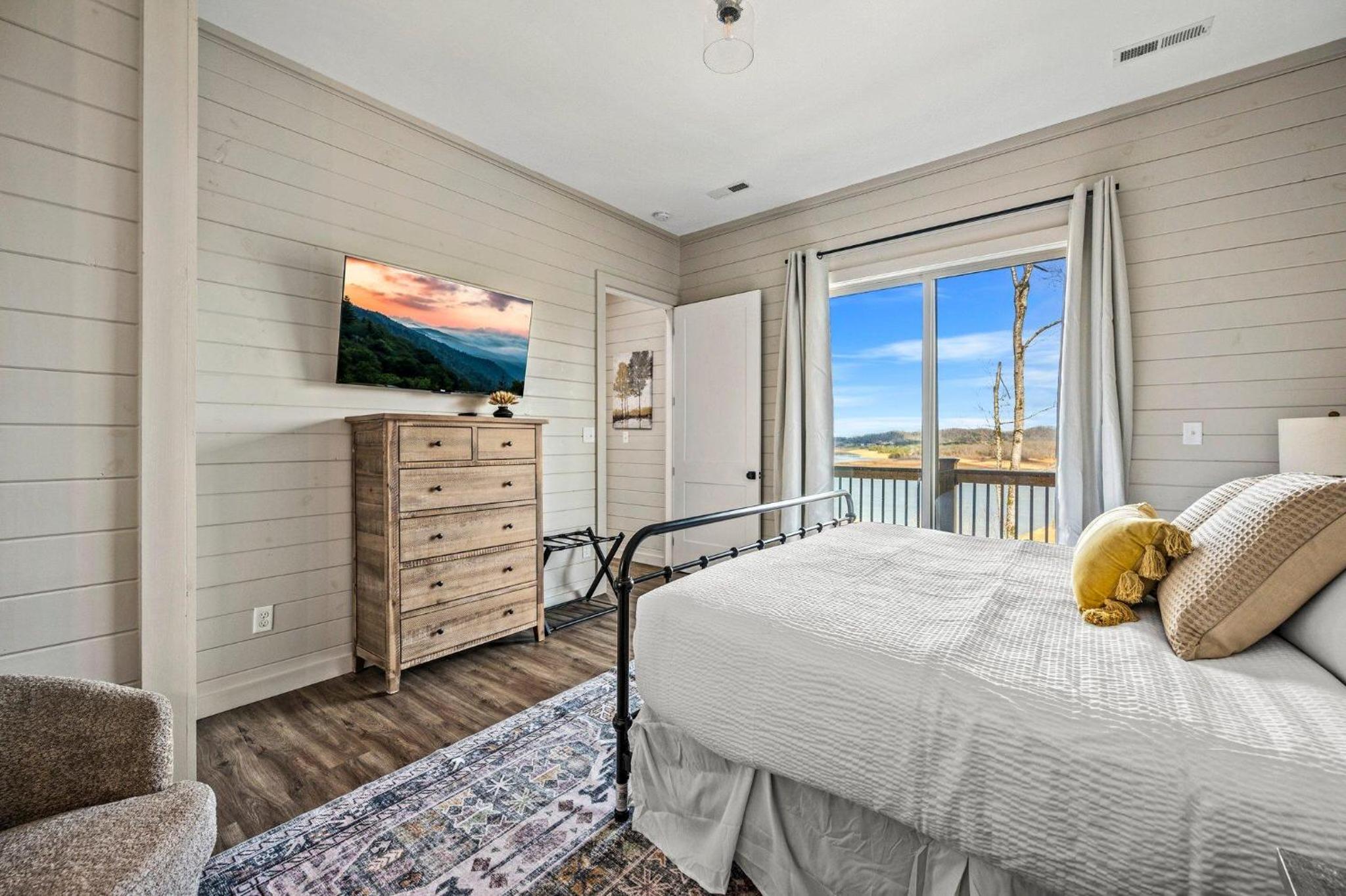 Serenity Shores Lodge