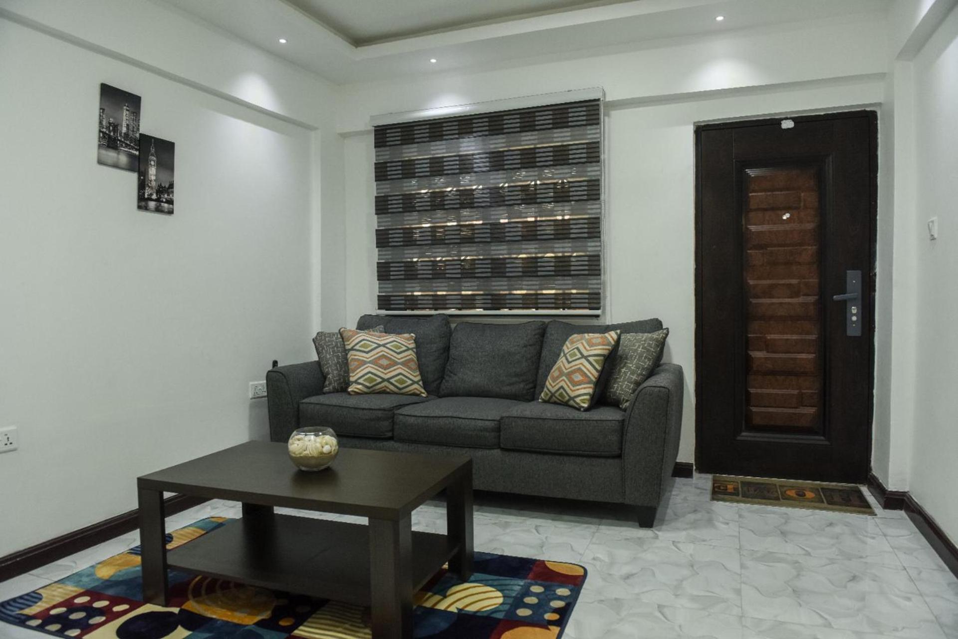 1 Bed Apartment Sleeps 2 -Free Parking - Tv & WiFi
