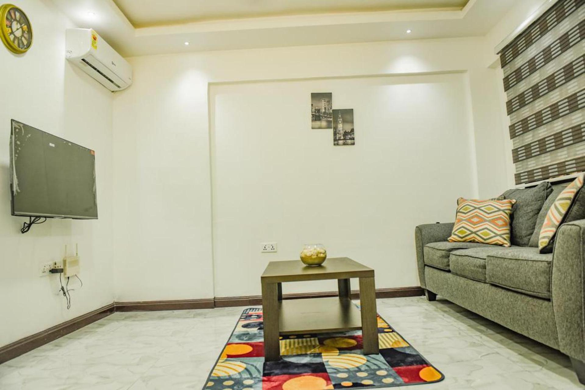 1 Bed Apartment Sleeps 2 -Free Parking - Tv & WiFi
